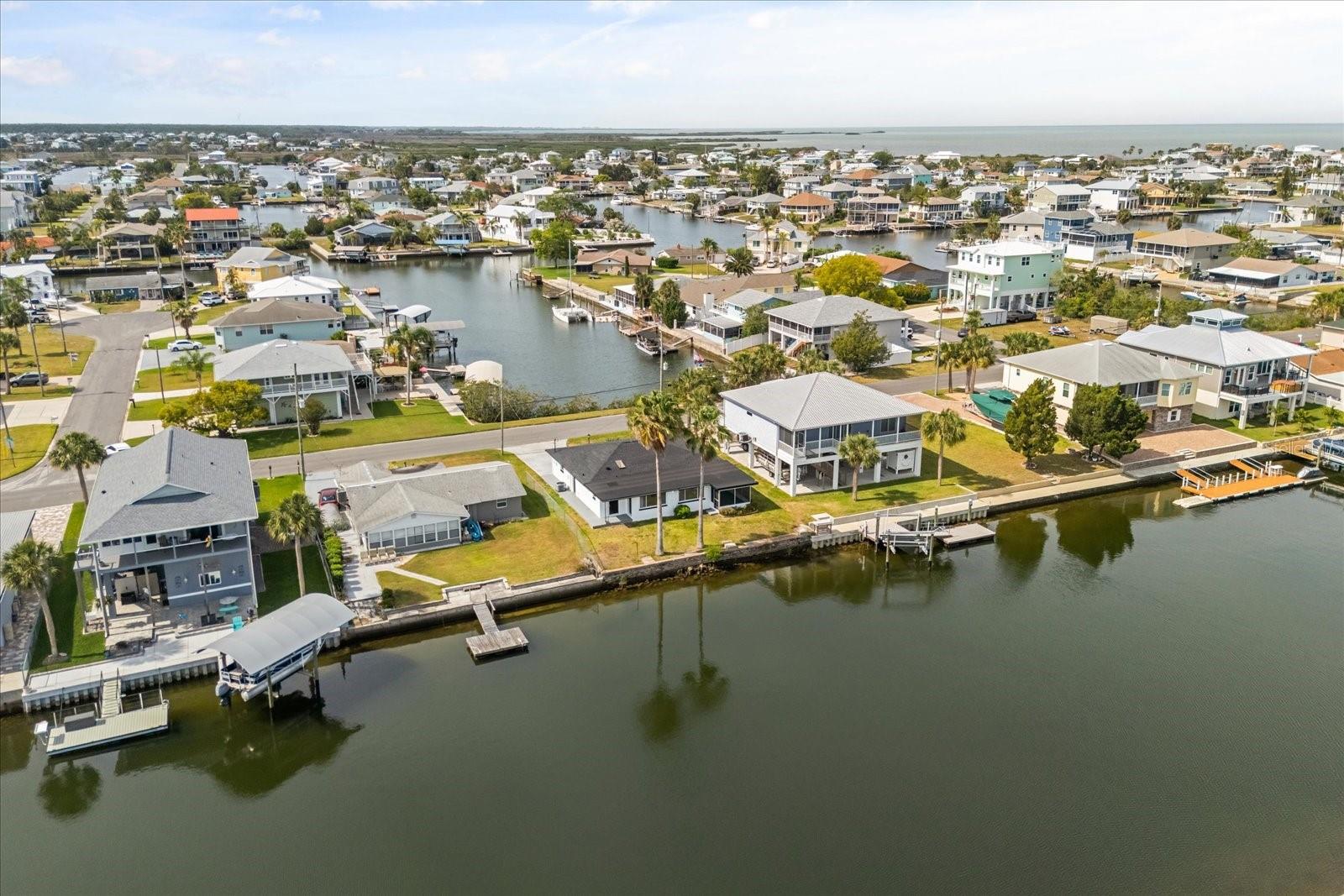 Image 28 of 31 For 3435 Gulf Coast Drive