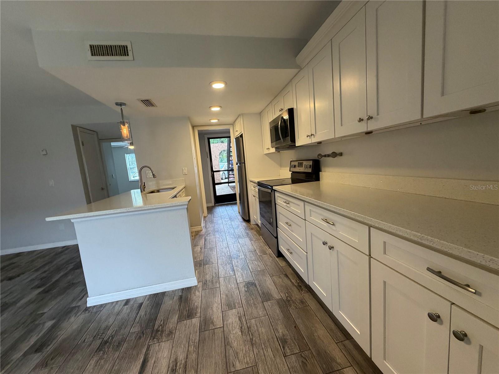 Image 11 of 50 For 1167 Calle Del Rey  A