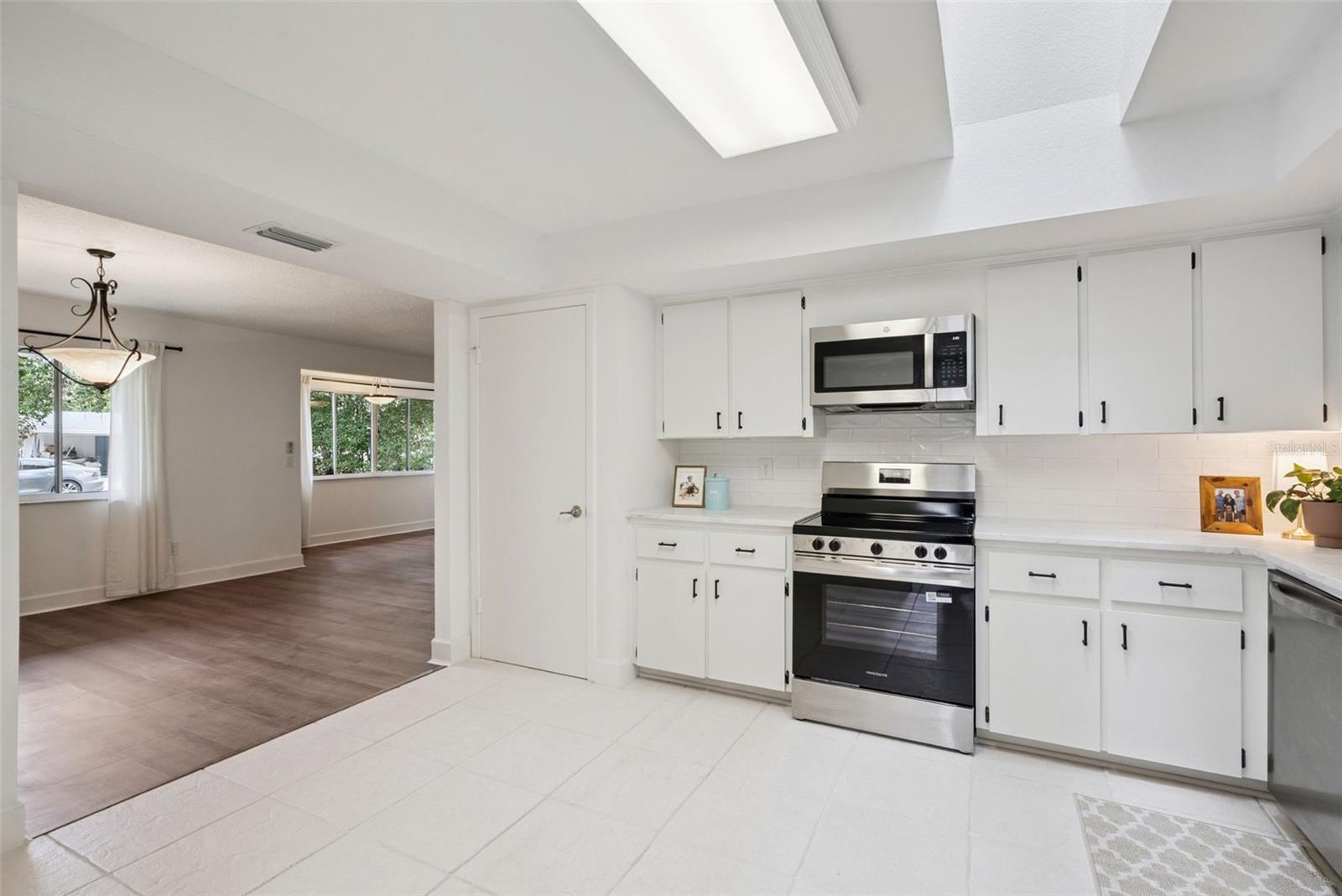 Image 10 of 29 For 636 Hillcrest Avenue