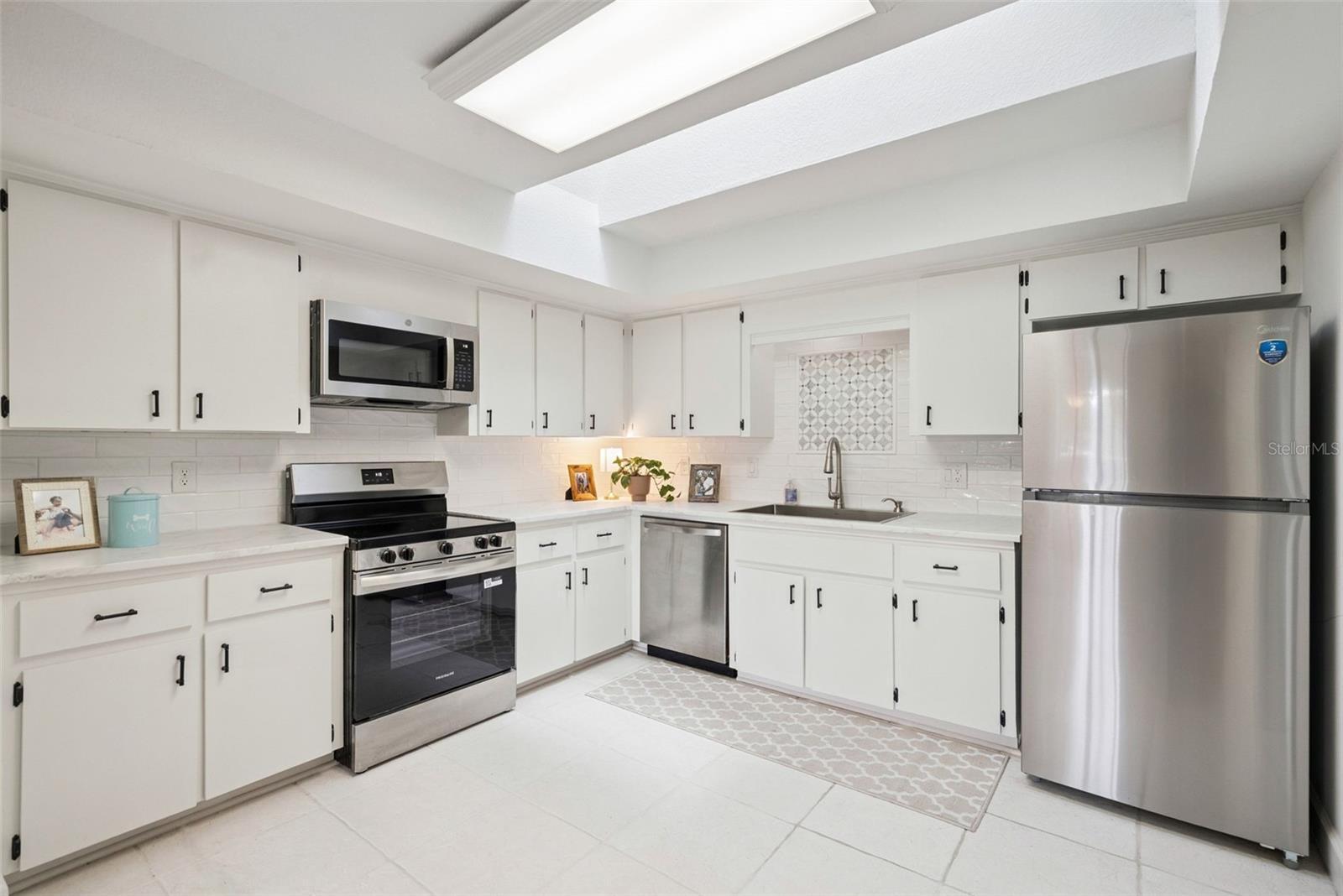 Image 12 of 29 For 636 Hillcrest Avenue