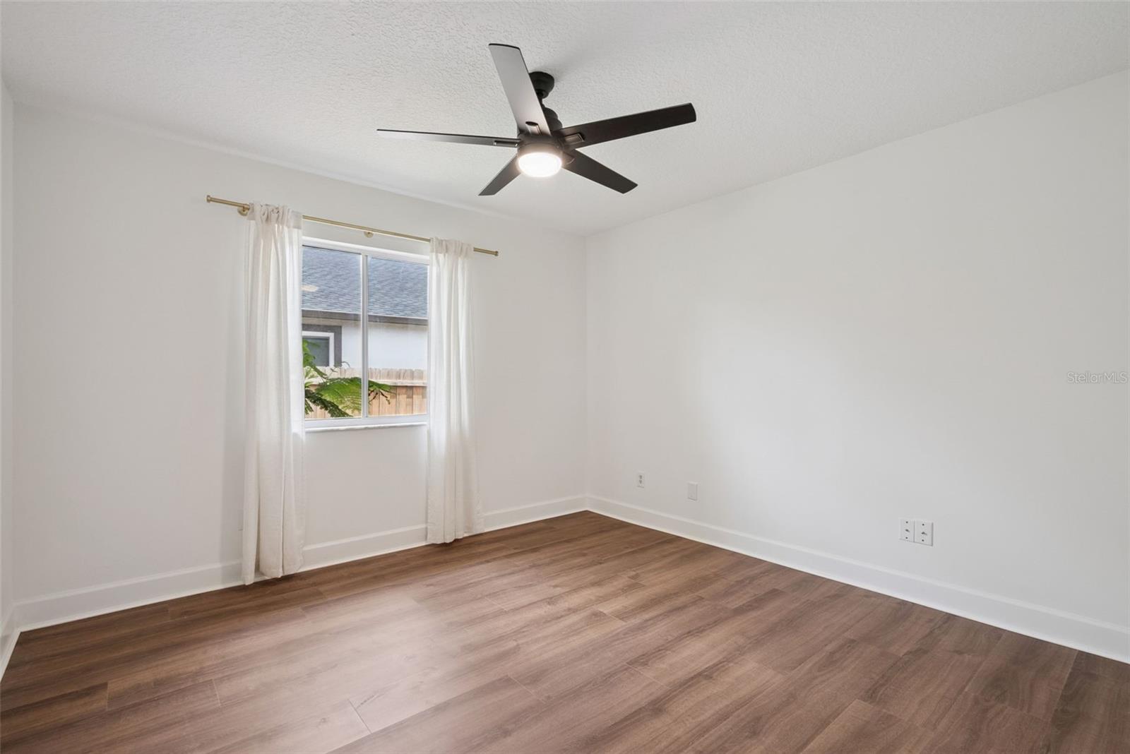 Image 17 of 29 For 636 Hillcrest Avenue