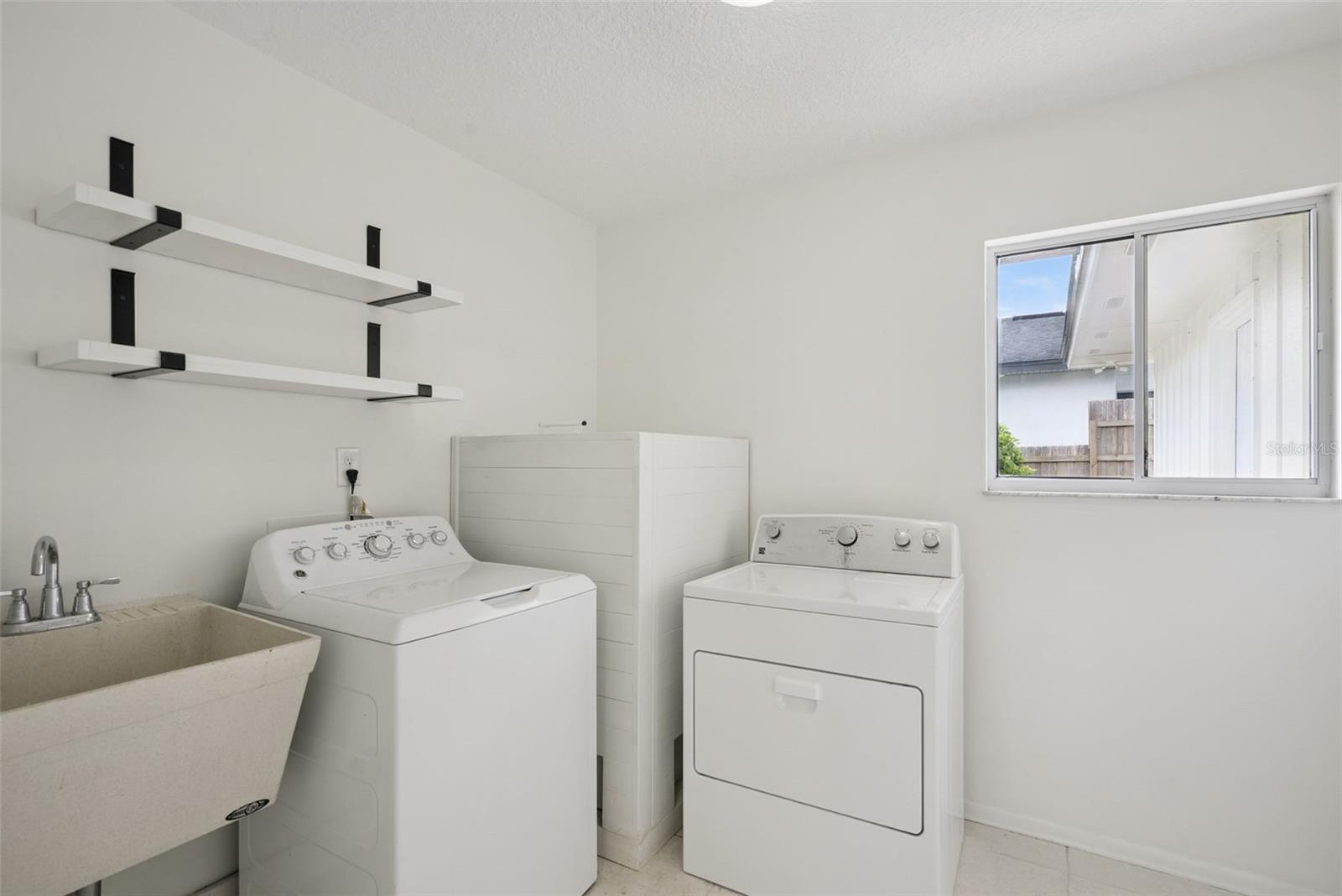 Image 22 of 29 For 636 Hillcrest Avenue