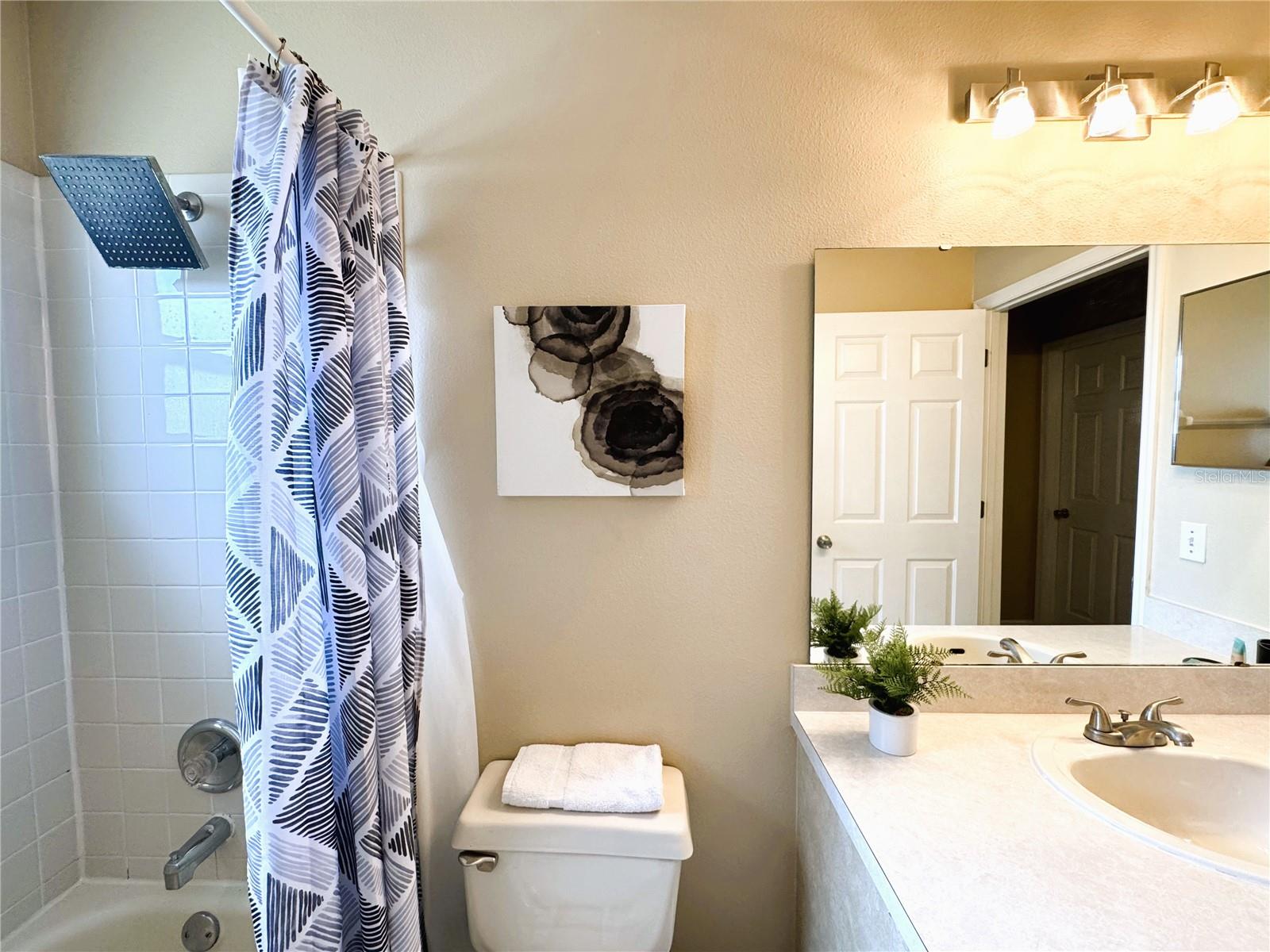 Image 22 of 28 For 820 Briargrove Avenue