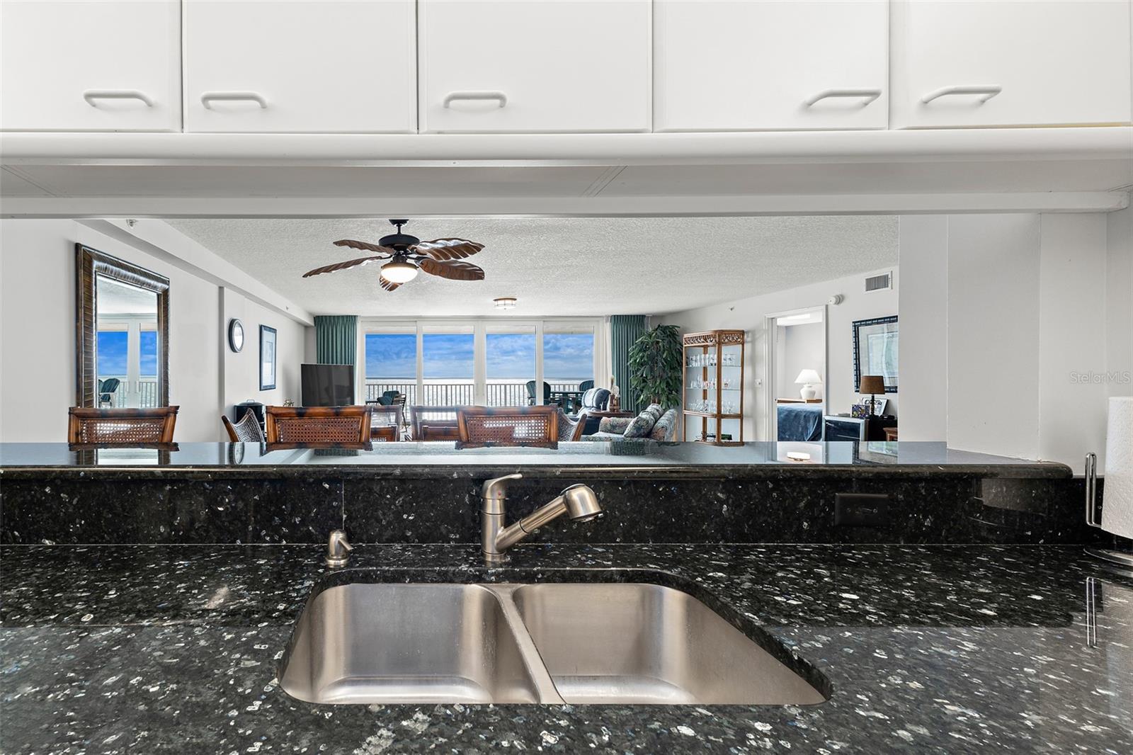 Listing photo id 8 for 3740 Ocean Beach Boulevard 805