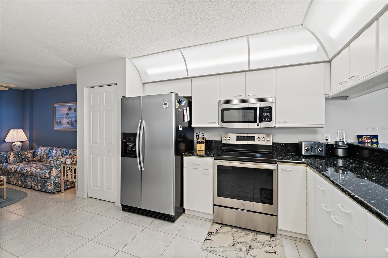 Listing photo id 9 for 3740 Ocean Beach Boulevard 805