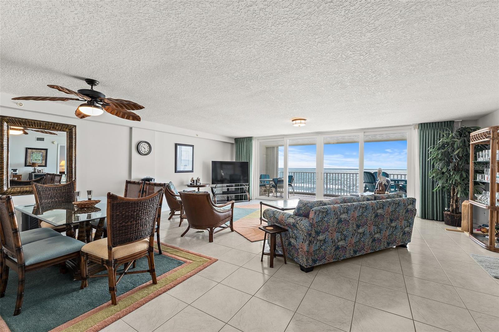 Listing photo id 17 for 3740 Ocean Beach Boulevard 805