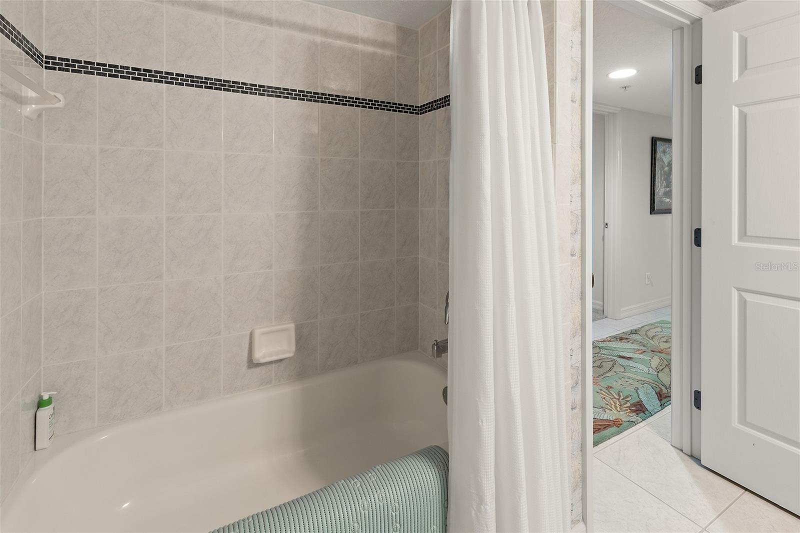 Listing photo id 29 for 3740 Ocean Beach Boulevard 805