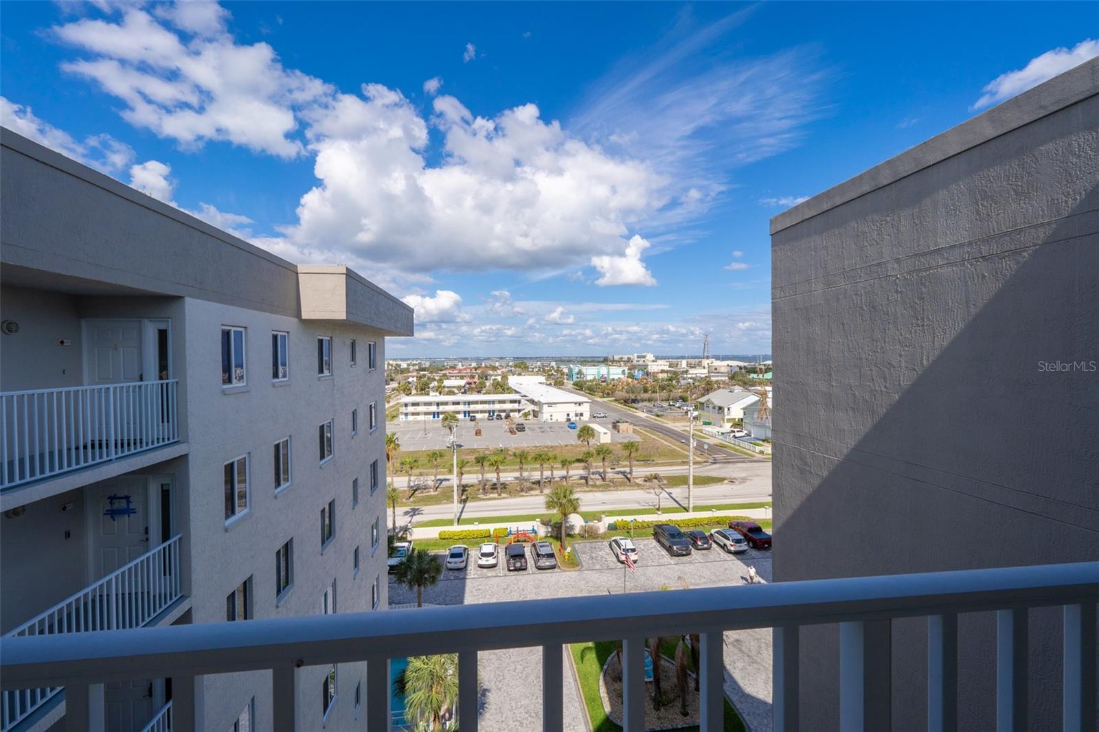 Listing photo id 36 for 3740 Ocean Beach Boulevard 805
