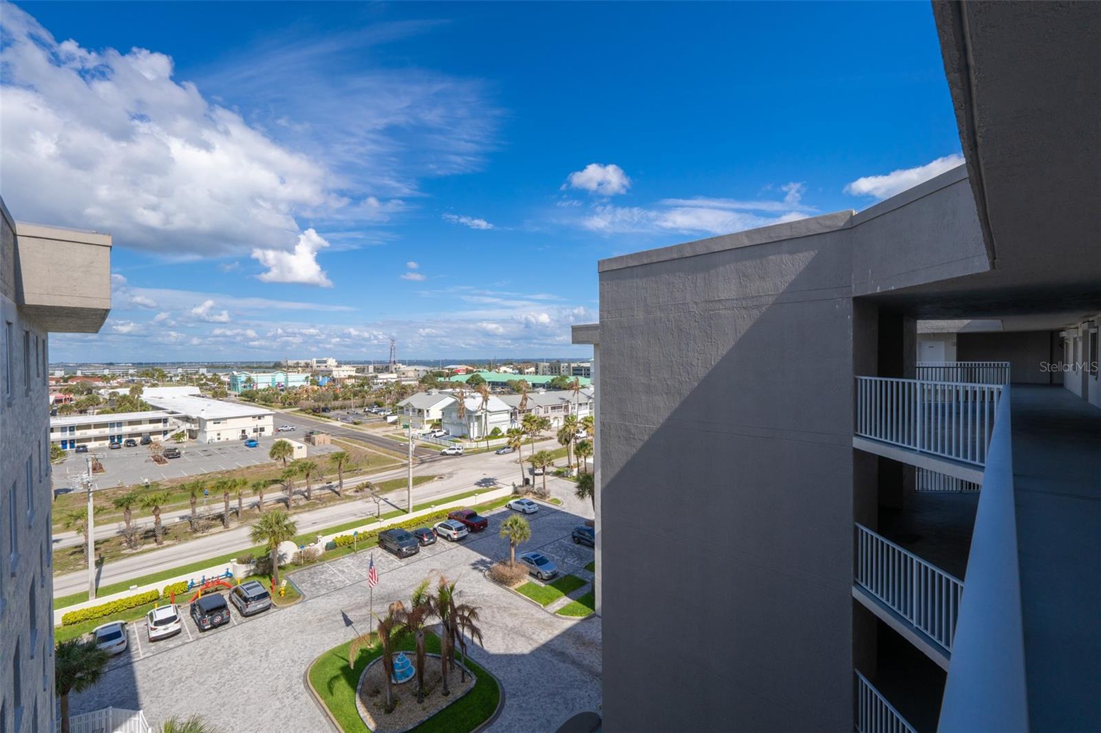 Listing photo id 37 for 3740 Ocean Beach Boulevard 805