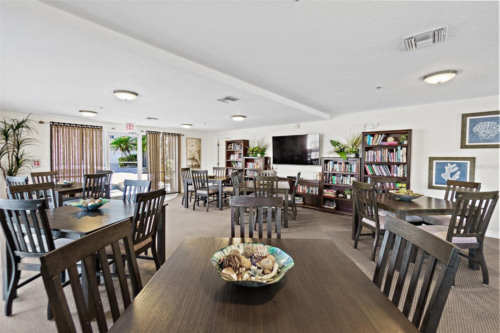 Listing photo id 44 for 3740 Ocean Beach Boulevard 805
