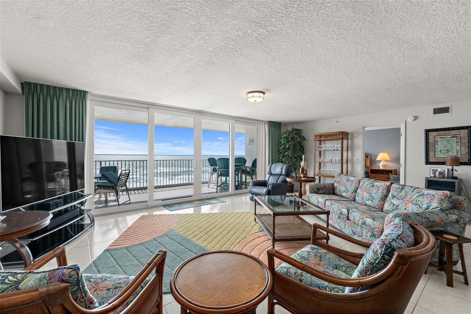 Listing photo id 5 for 3740 Ocean Beach Boulevard 805