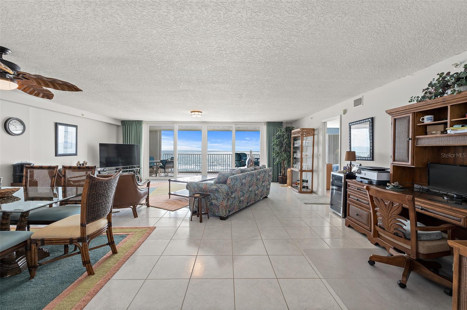 Listing photo id 6 for 3740 Ocean Beach Boulevard 805