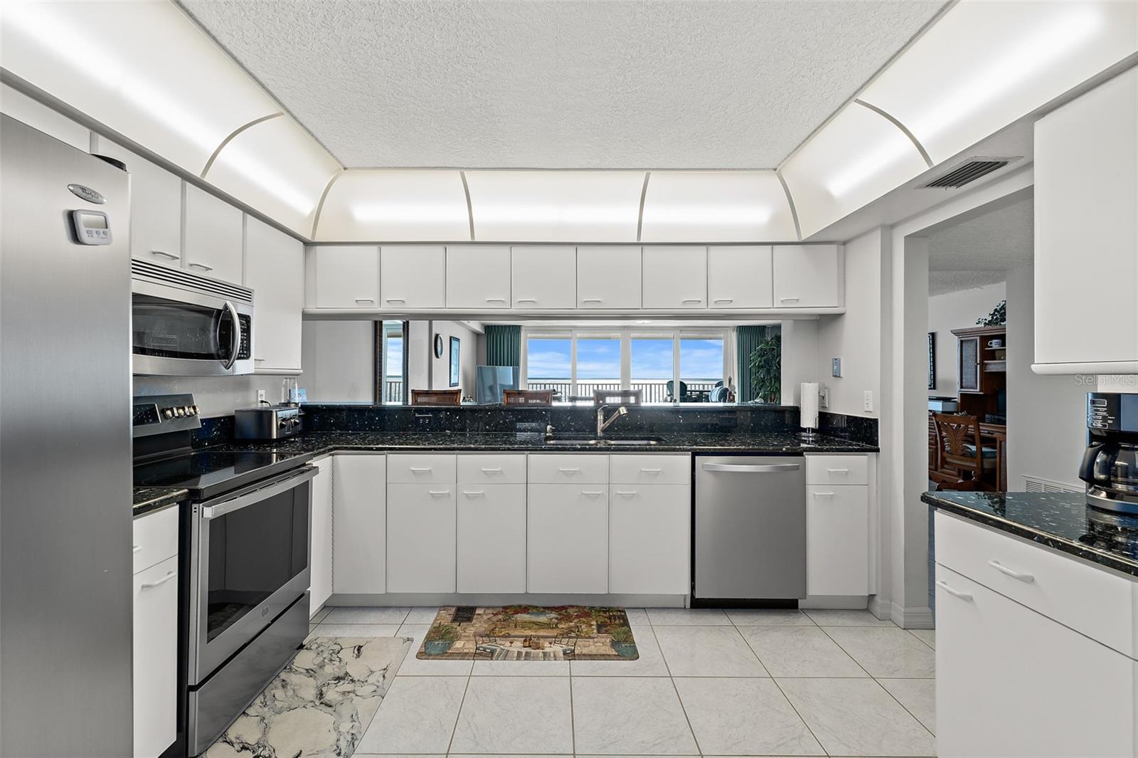 Listing photo id 7 for 3740 Ocean Beach Boulevard 805