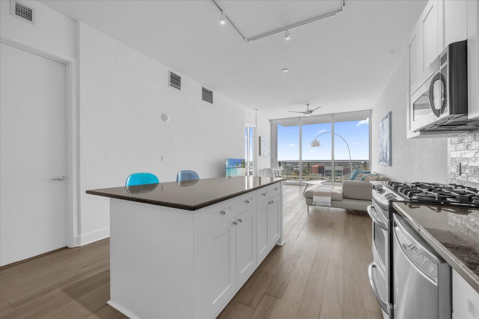 Image 3 of 30 For 150 Robinson Street 23b-7
