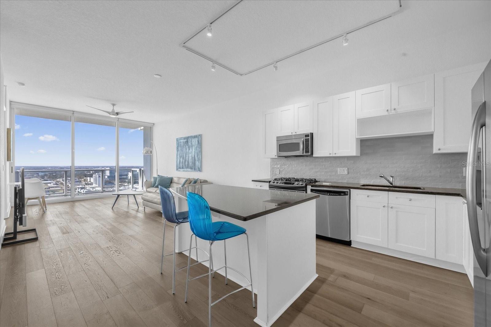Image 6 of 30 For 150 Robinson Street 23b-7