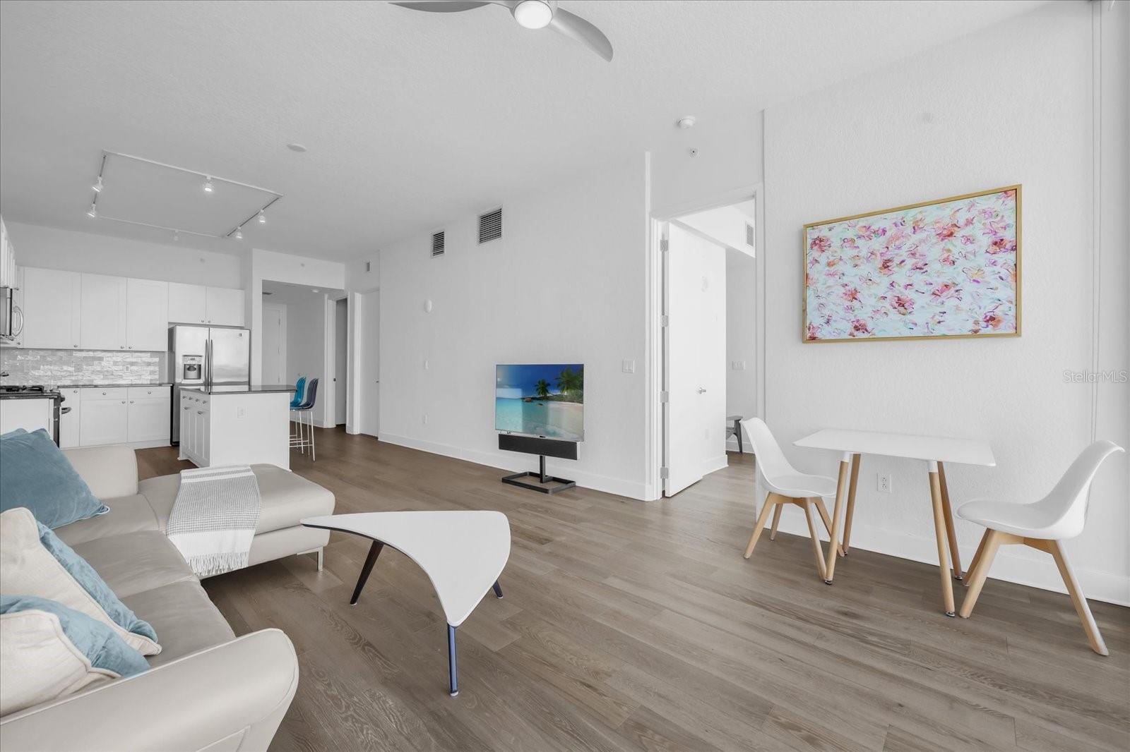 Image 8 of 30 For 150 Robinson Street 23b-7