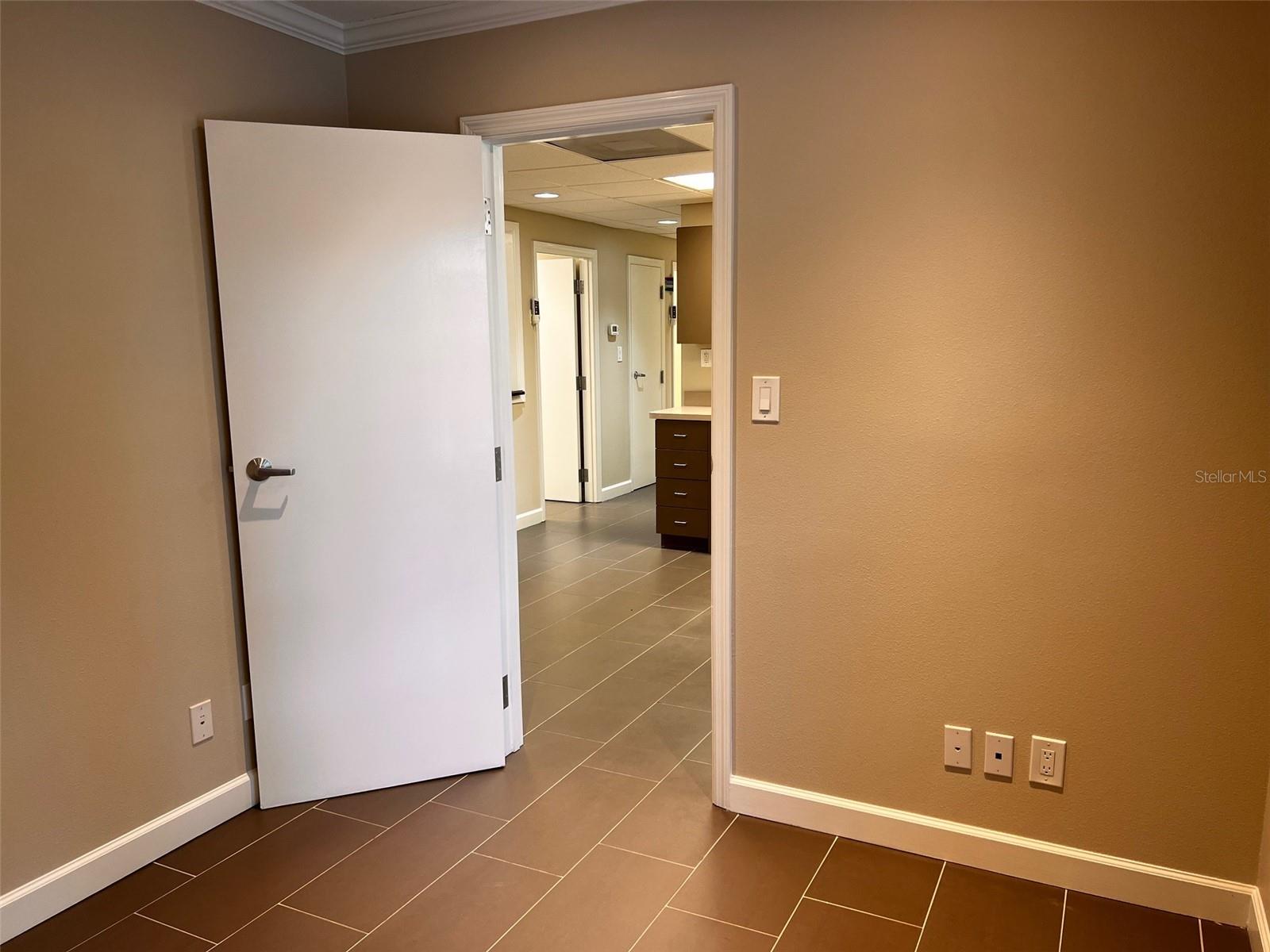 Image 3 of 23 For 2035 Glenwood Drive