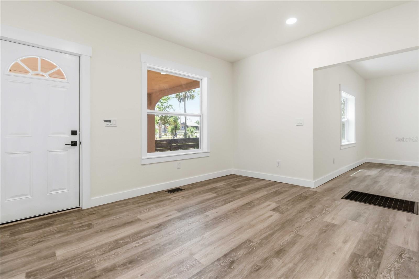 Image 11 of 34 For 615 Weber Avenue