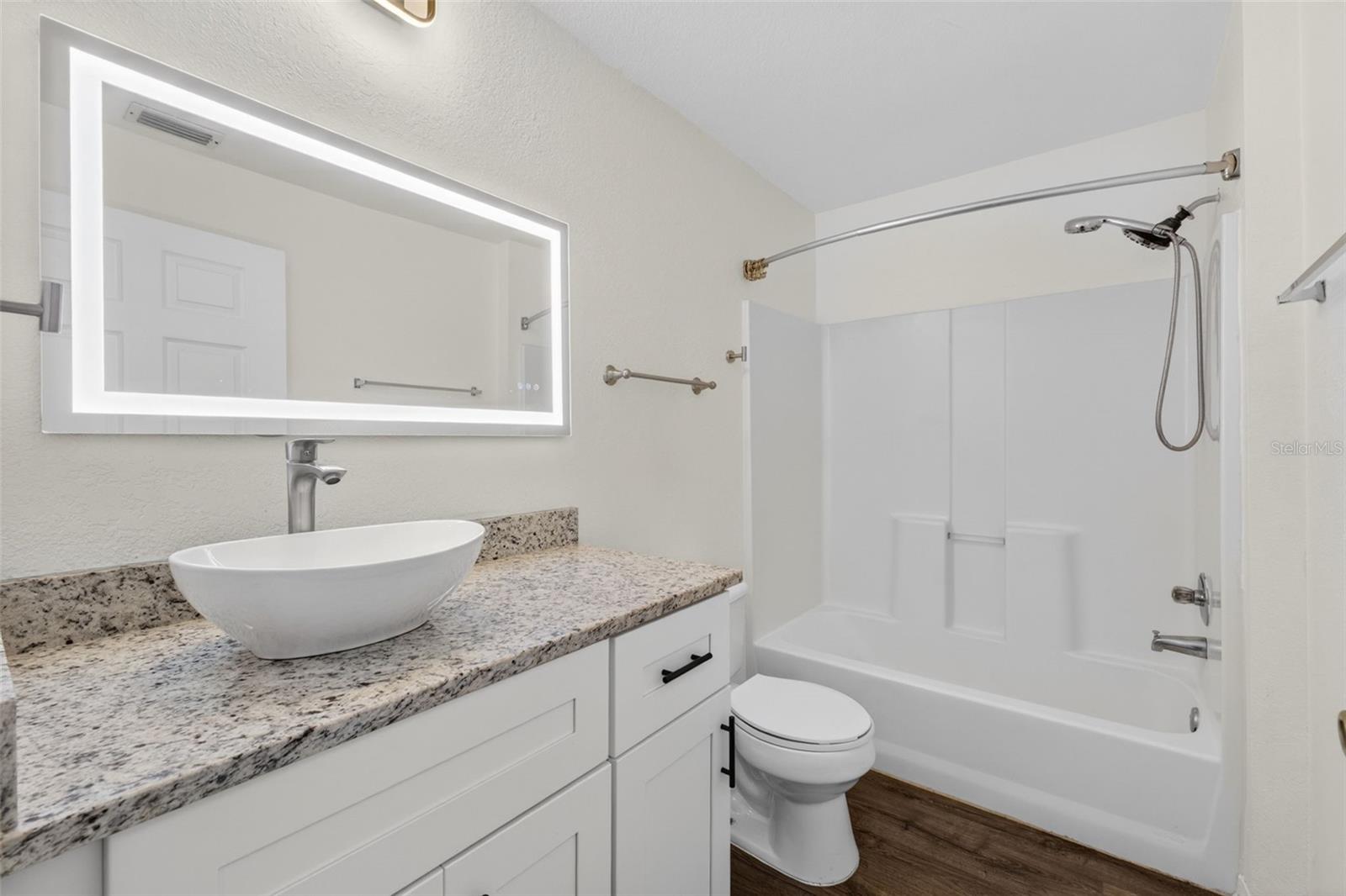 Image 27 of 42 For 5467 Vineland Road 6308