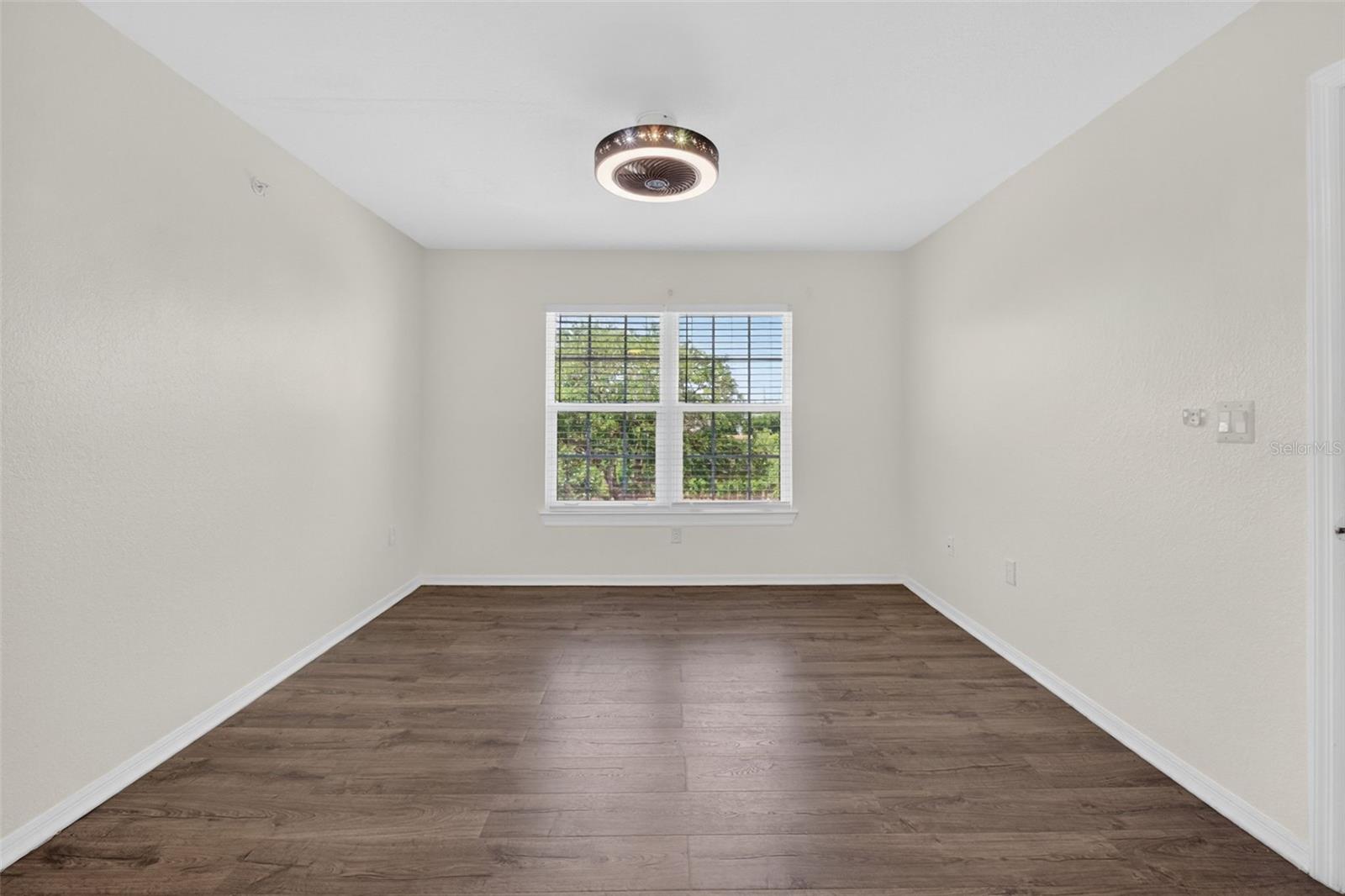 Image 29 of 42 For 5467 Vineland Road 6308