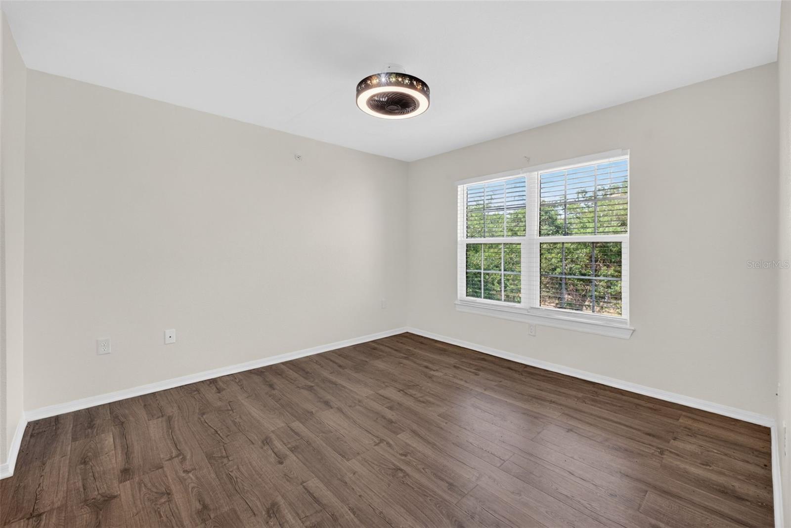 Image 31 of 42 For 5467 Vineland Road 6308