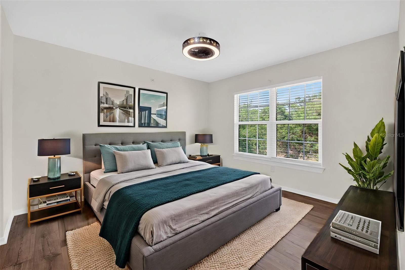 Image 32 of 42 For 5467 Vineland Road 6308