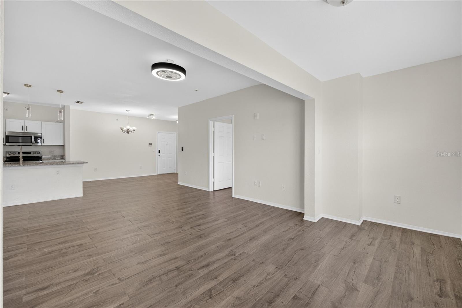 Image 8 of 42 For 5467 Vineland Road 6308