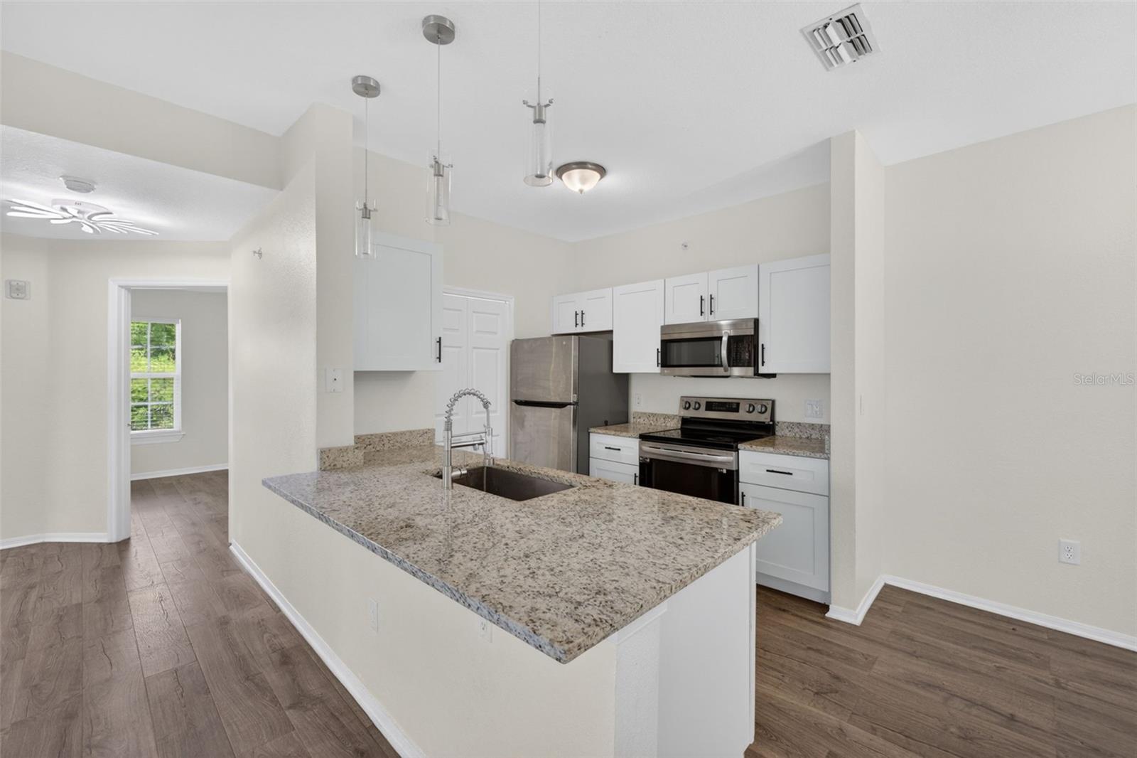 Image 12 of 36 For 5467 Vineland Road 6308