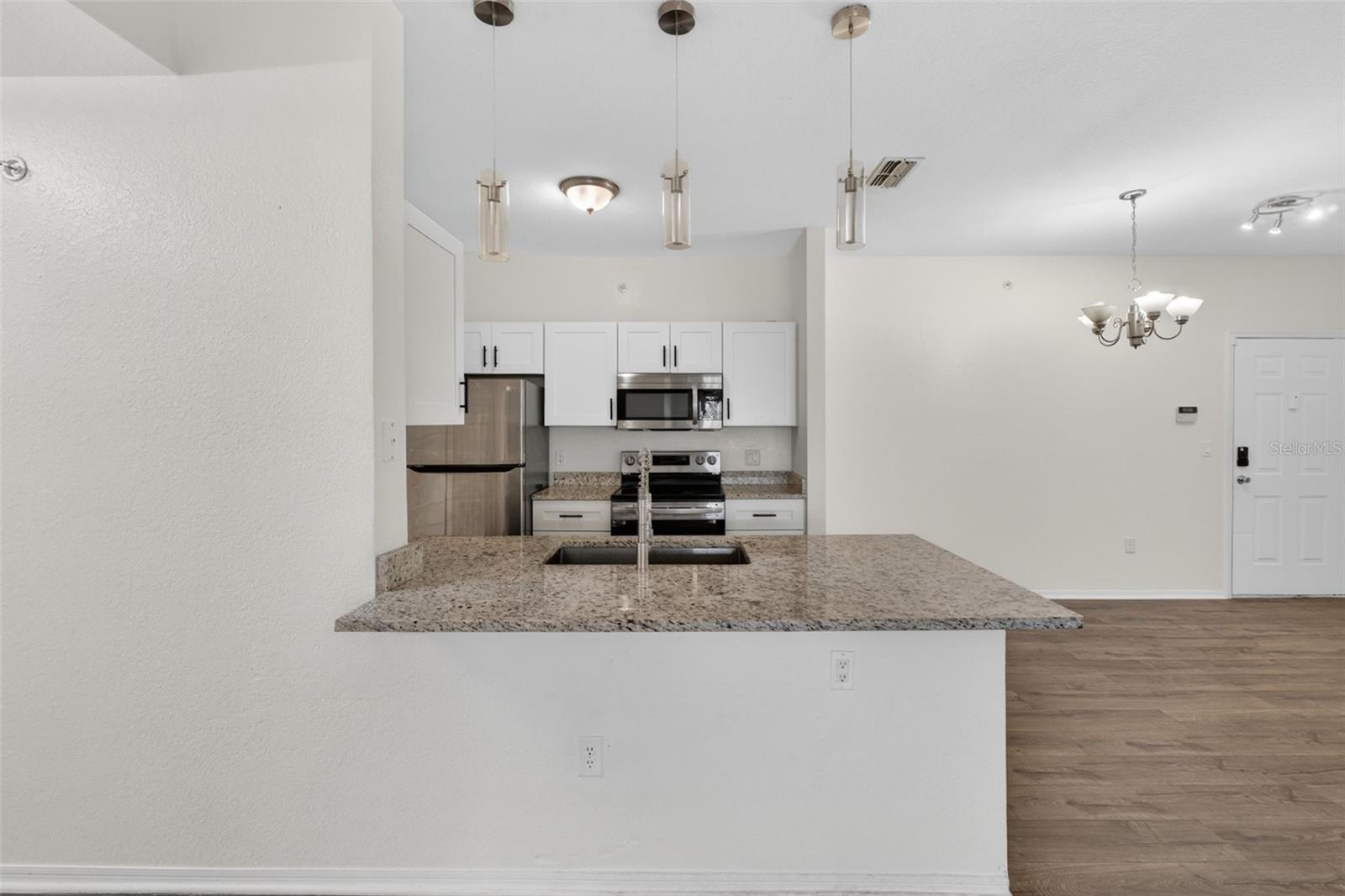 Image 13 of 36 For 5467 Vineland Road 6308