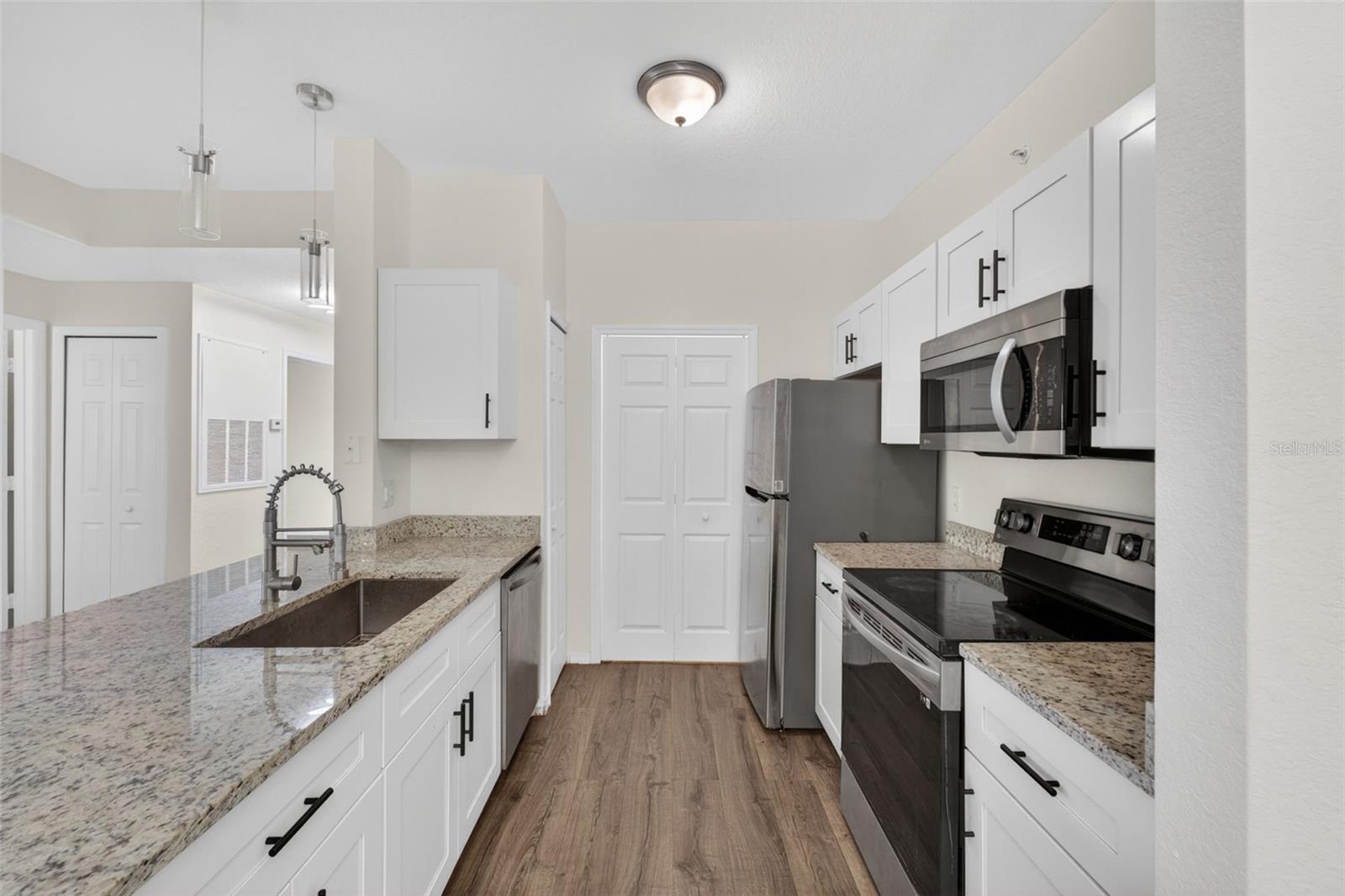 Image 14 of 36 For 5467 Vineland Road 6308