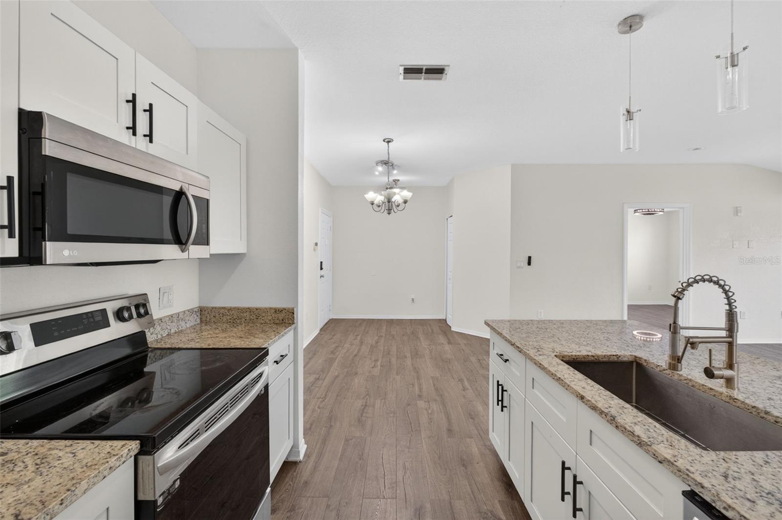 Image 15 of 36 For 5467 Vineland Road 6308