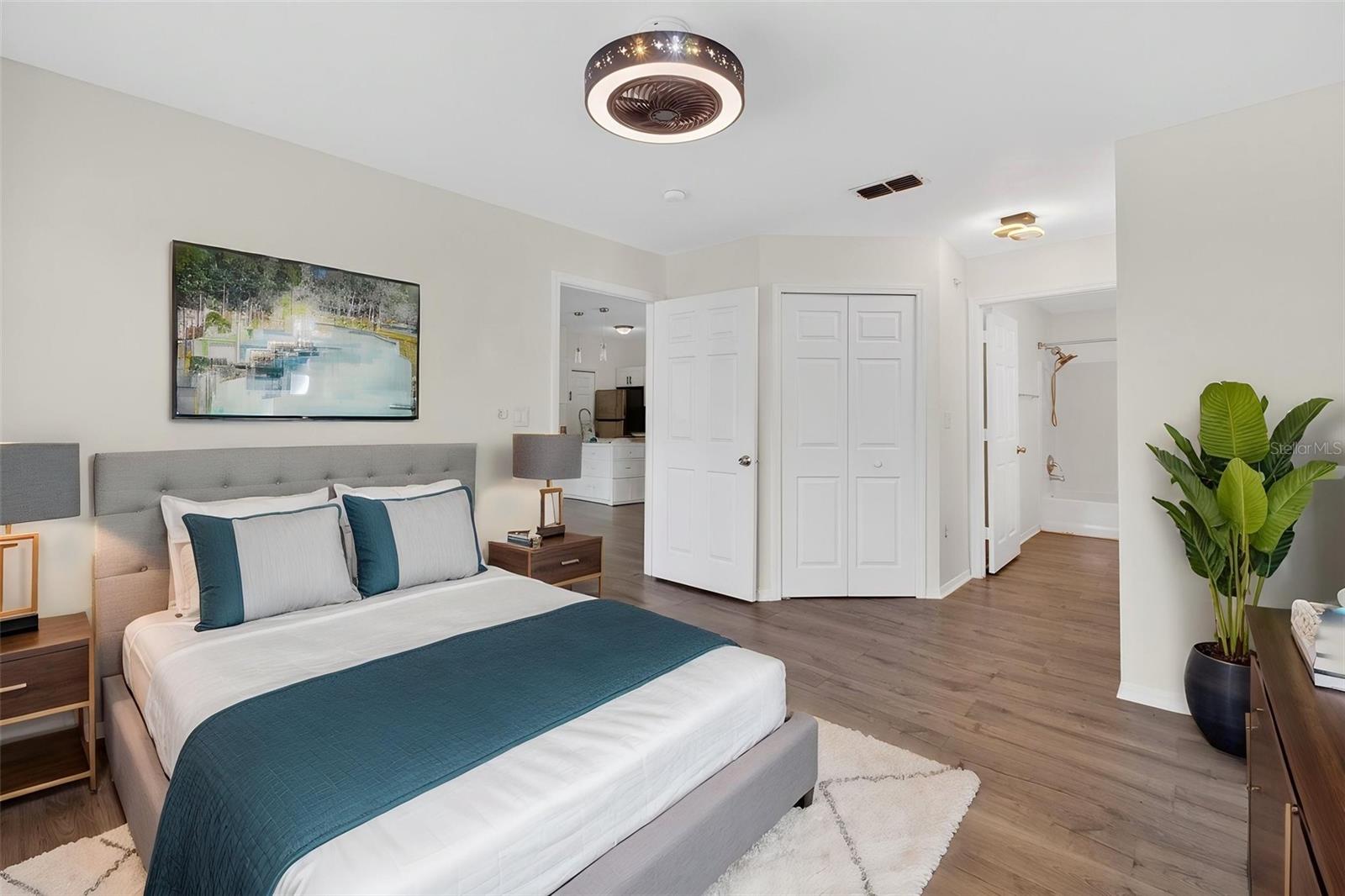Image 21 of 36 For 5467 Vineland Road 6308