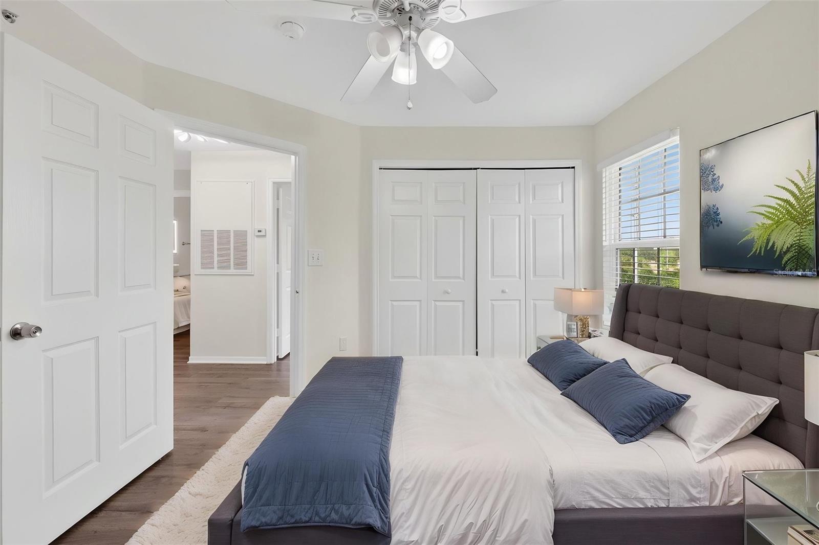 Image 29 of 36 For 5467 Vineland Road 6308