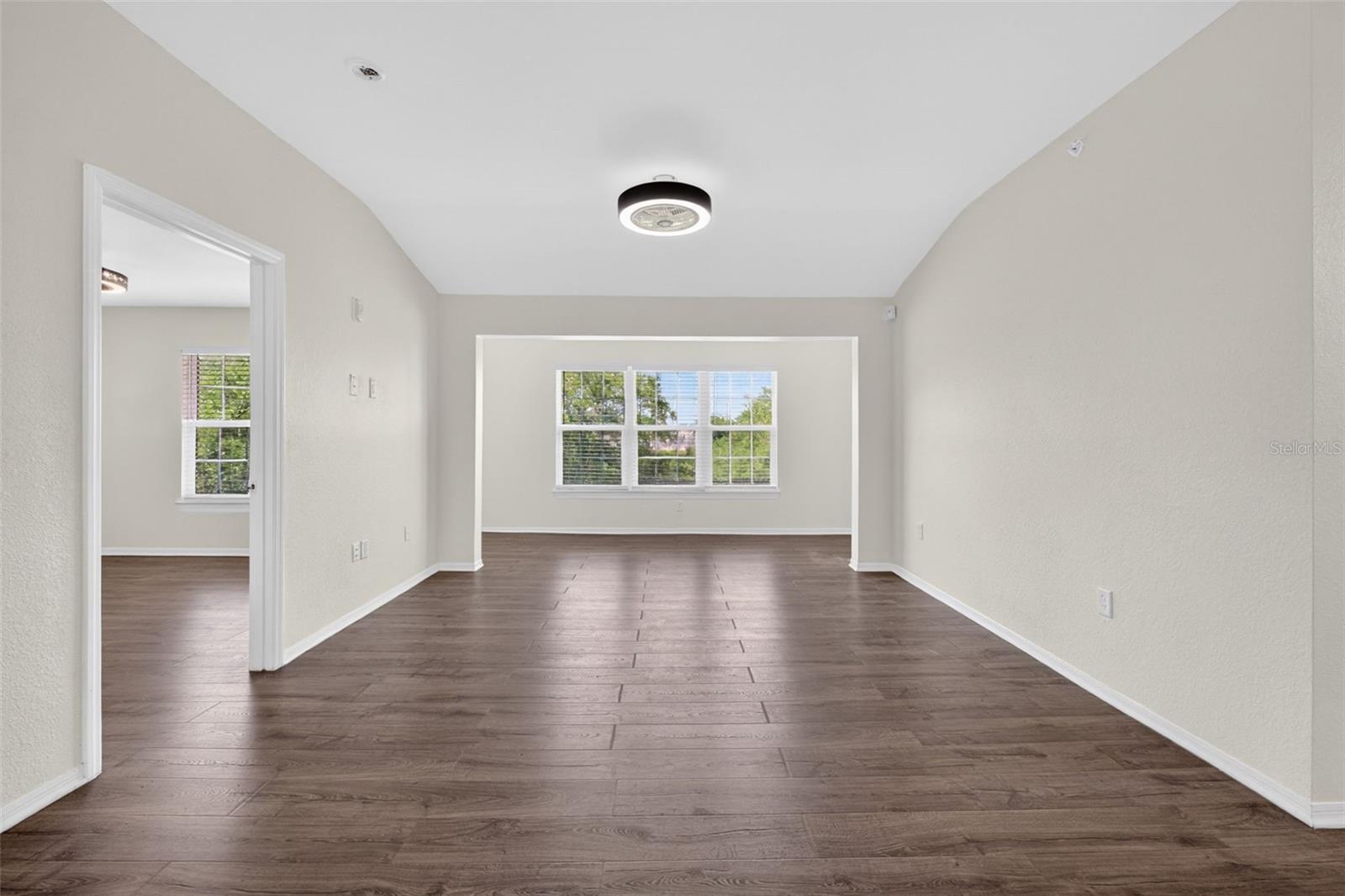 Image 6 of 36 For 5467 Vineland Road 6308