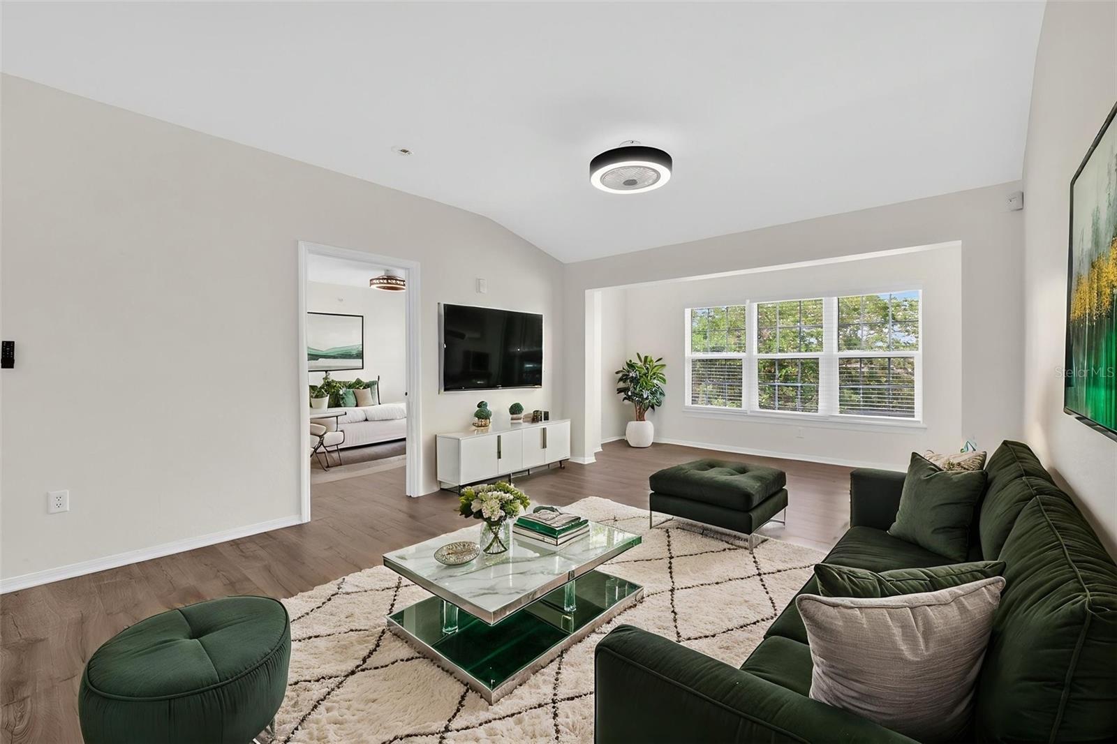 Image 8 of 36 For 5467 Vineland Road 6308