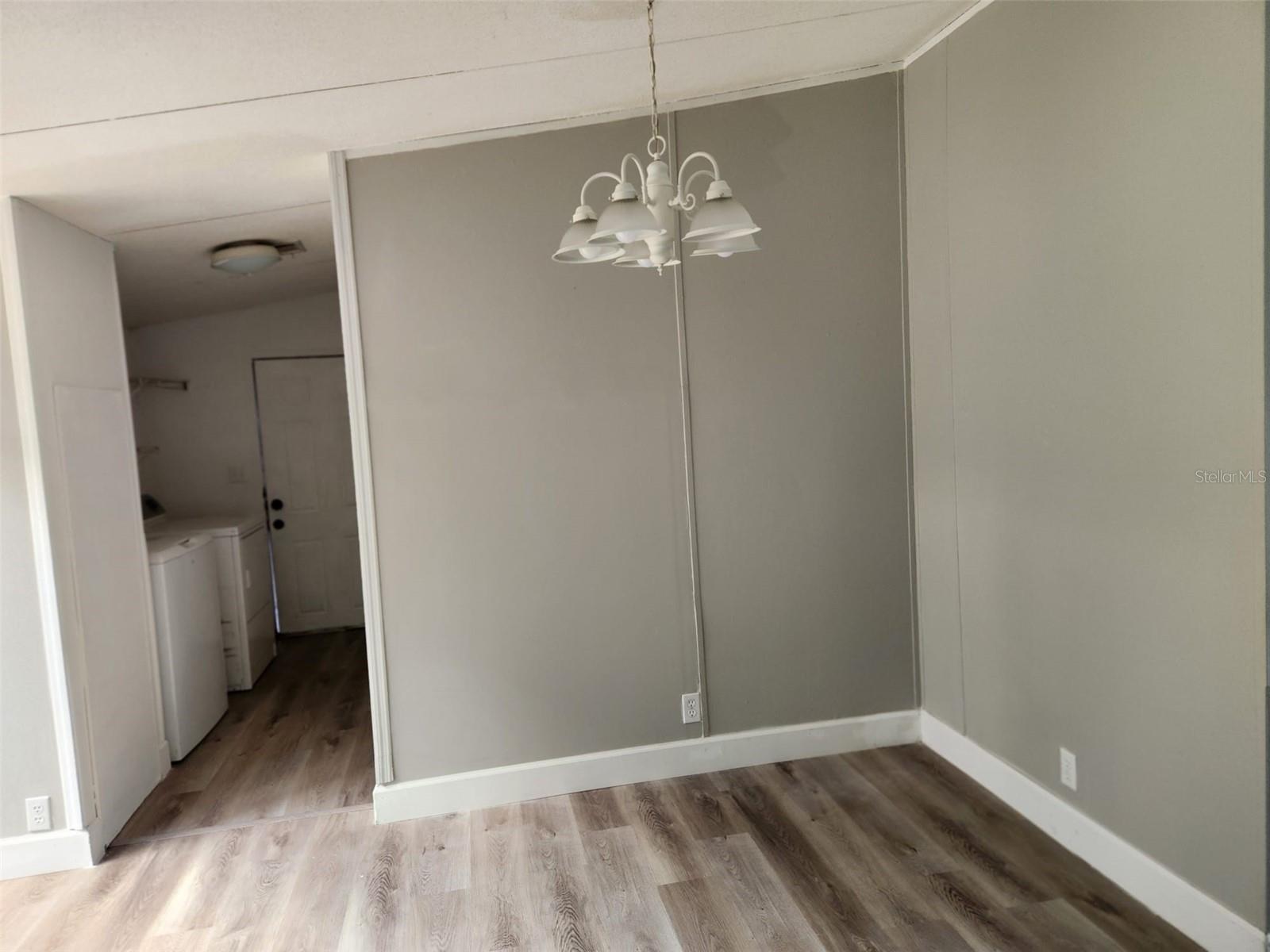 Listing photo id 8 for 9514 11th Avenue