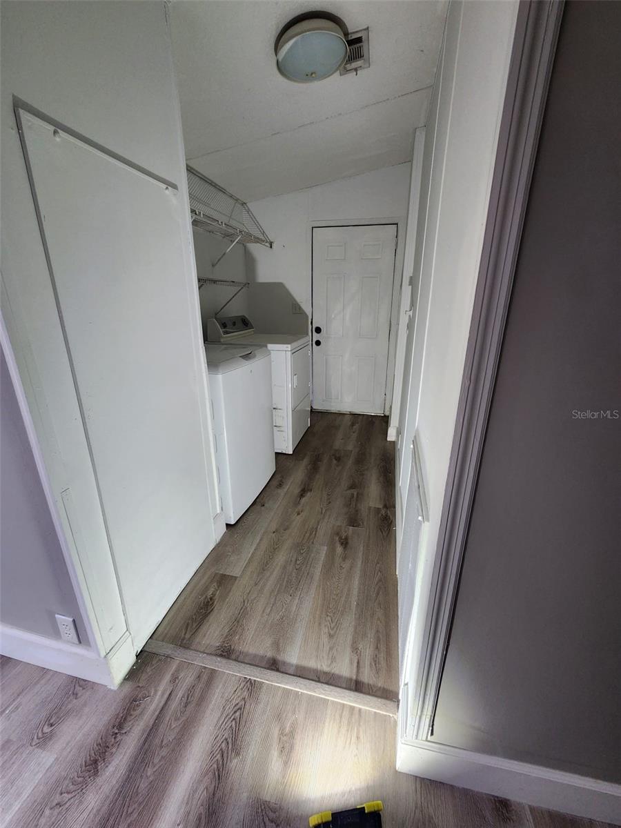 Listing photo id 9 for 9514 11th Avenue