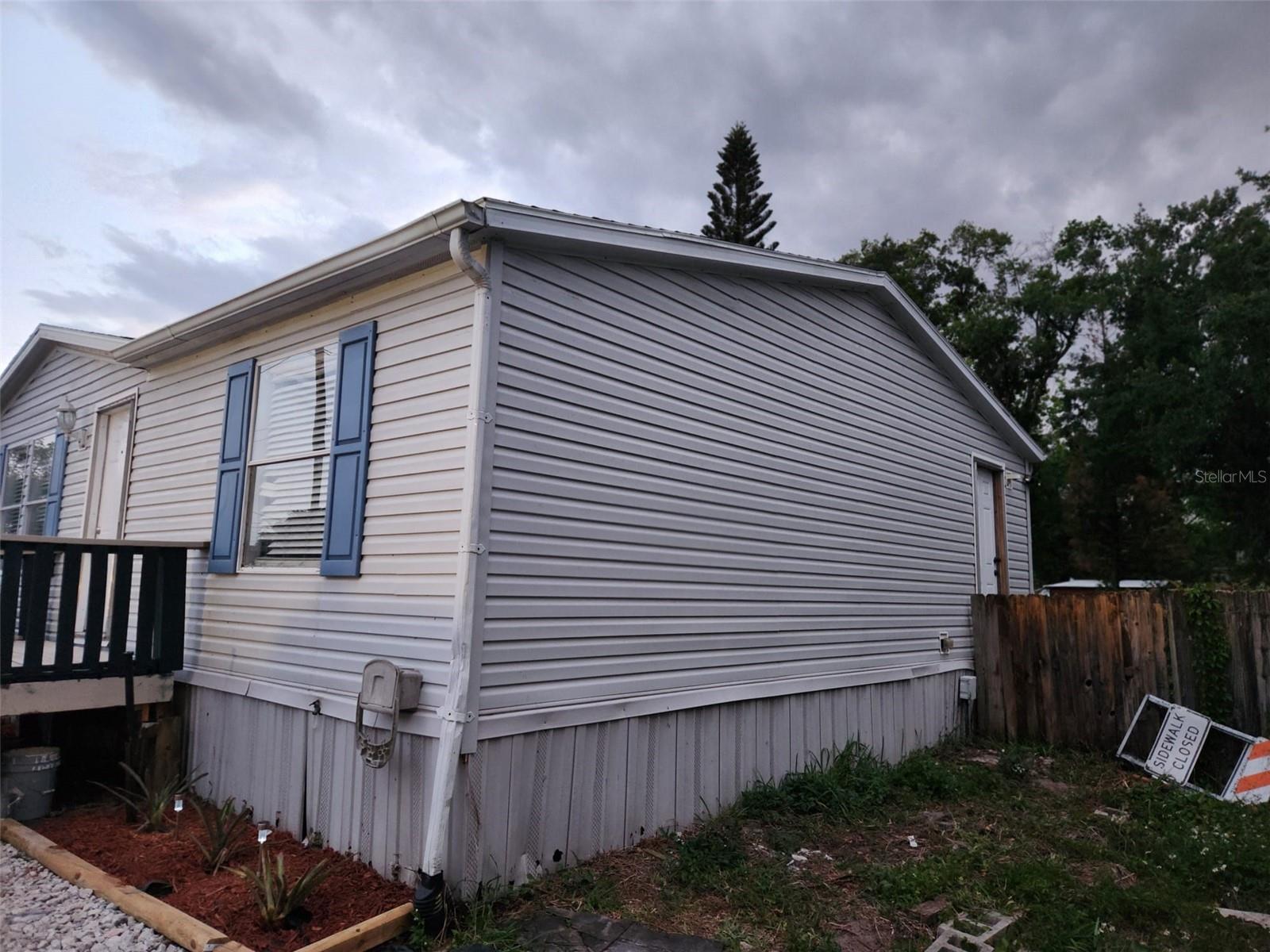 Listing photo id 15 for 9514 11th Avenue