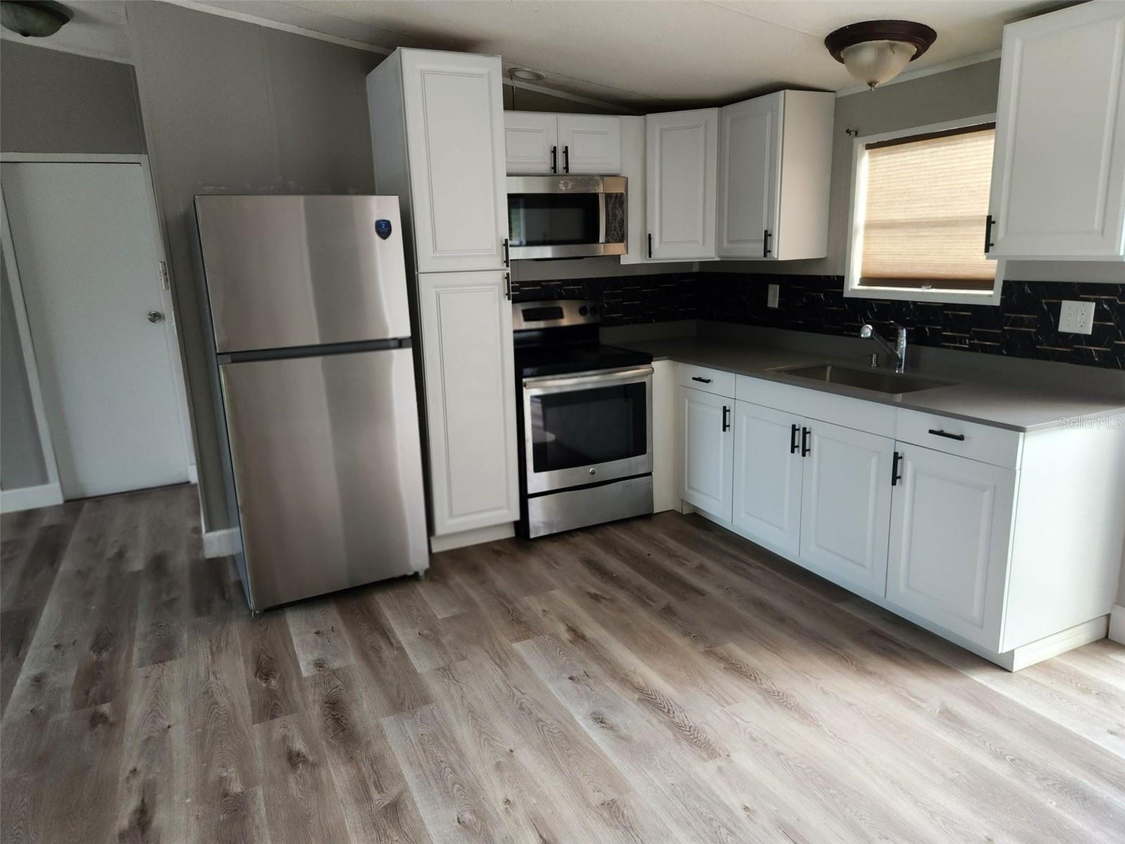 Listing photo id 4 for 9514 11th Avenue
