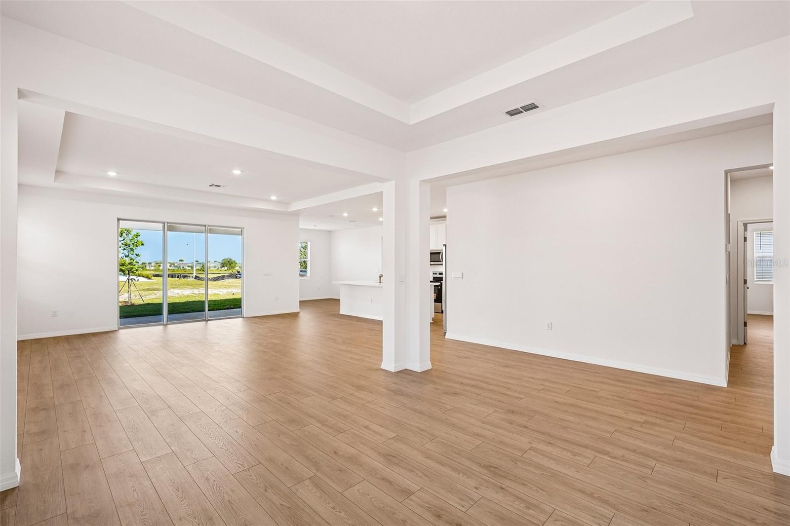 Image 11 of 53 For 4668 Barberry Avenue