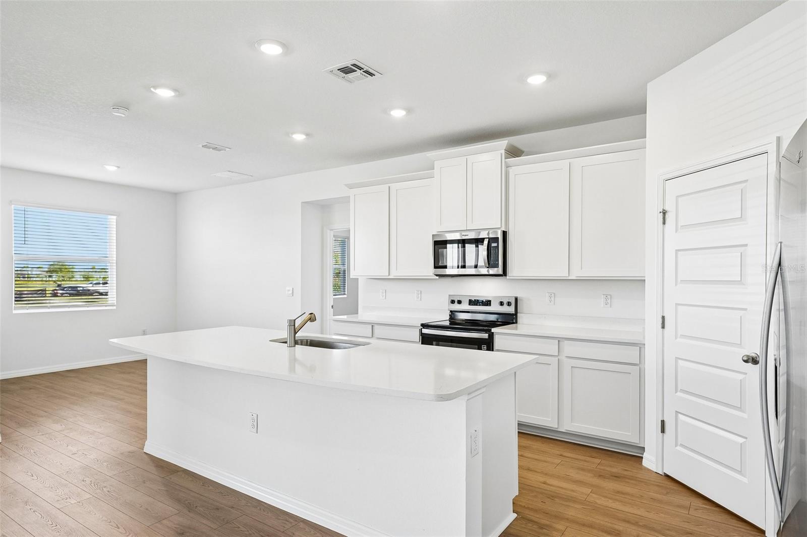 Image 16 of 53 For 4668 Barberry Avenue