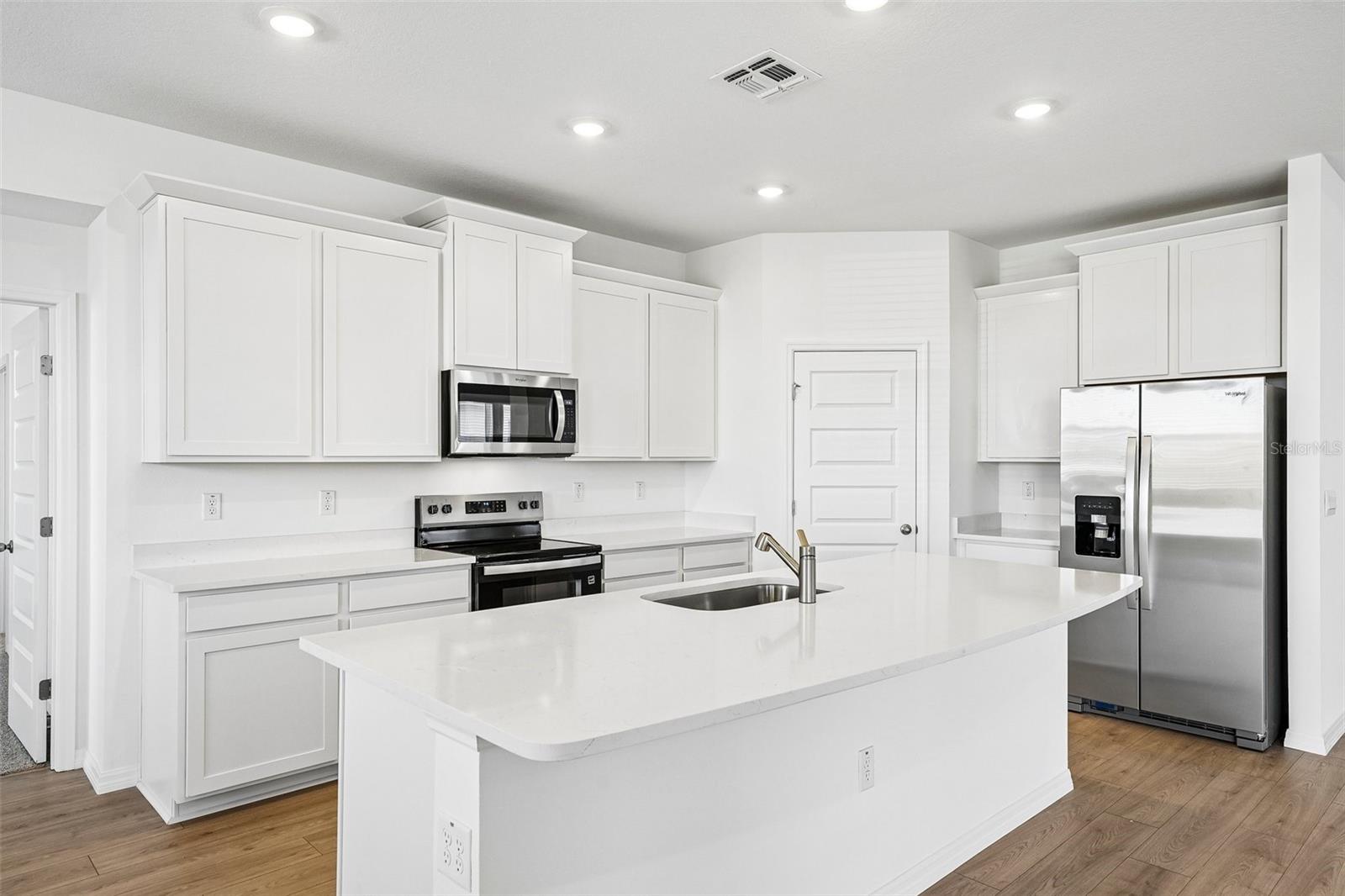Image 17 of 53 For 4668 Barberry Avenue