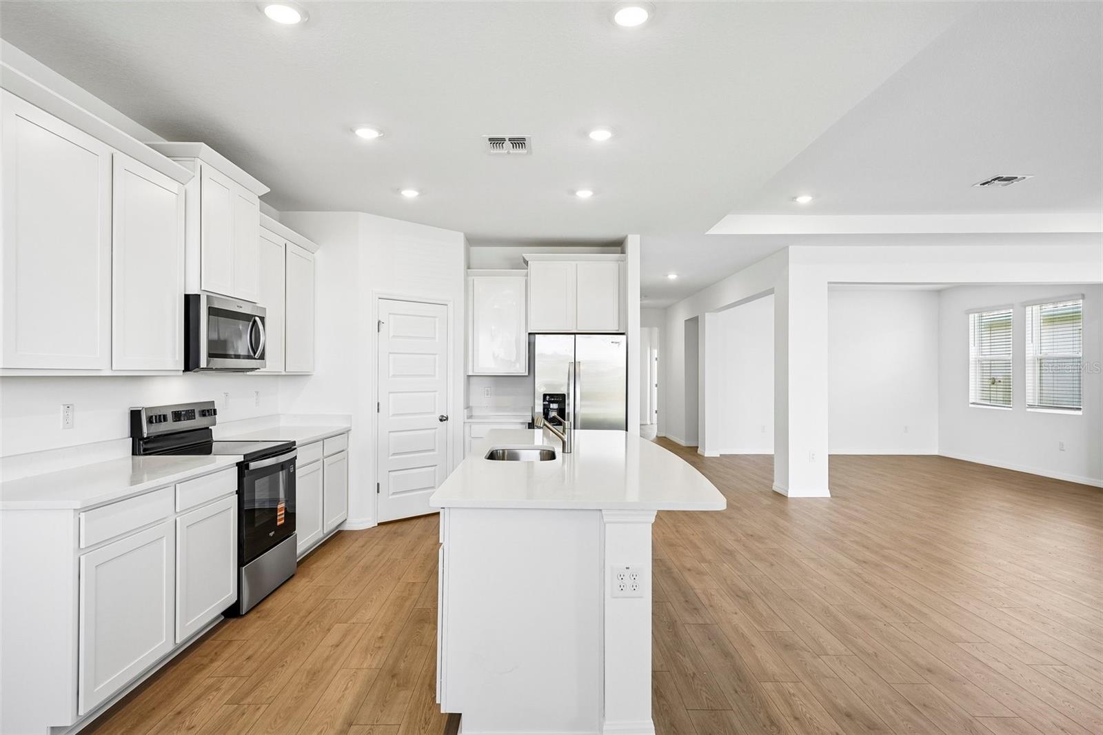 Image 18 of 53 For 4668 Barberry Avenue