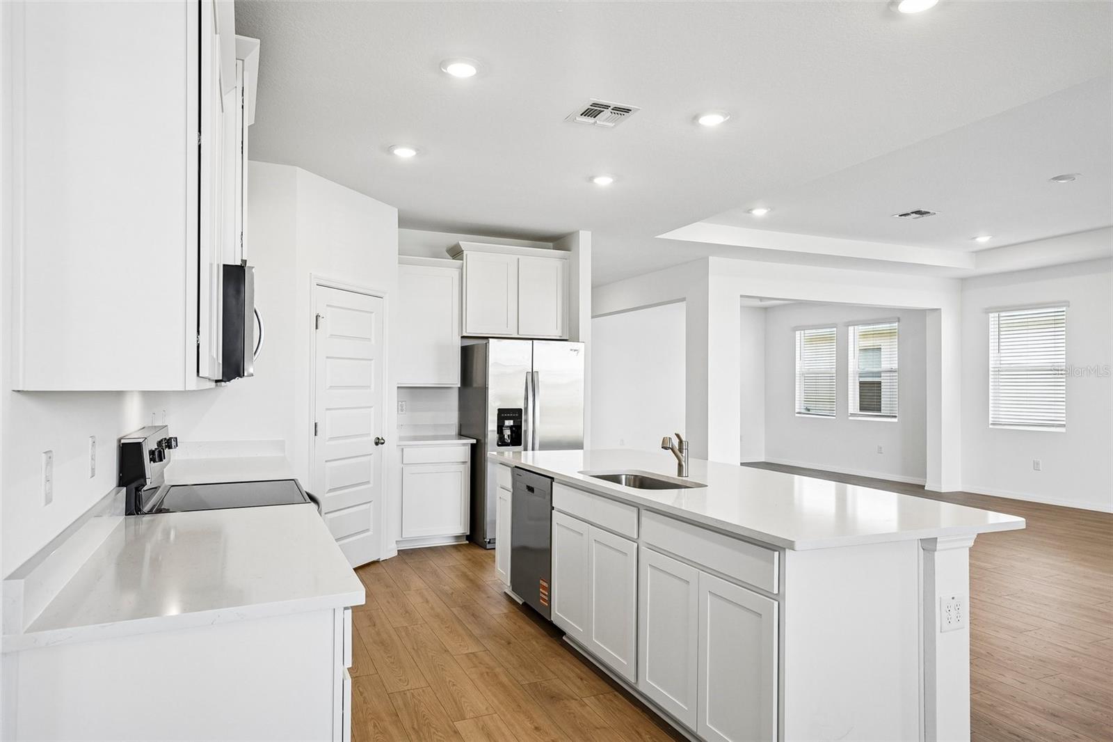 Image 20 of 53 For 4668 Barberry Avenue
