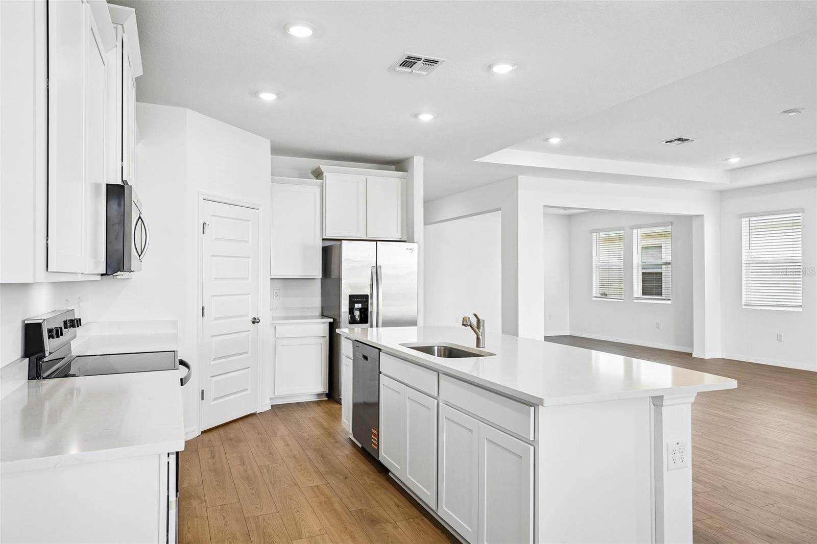 Image 21 of 53 For 4668 Barberry Avenue