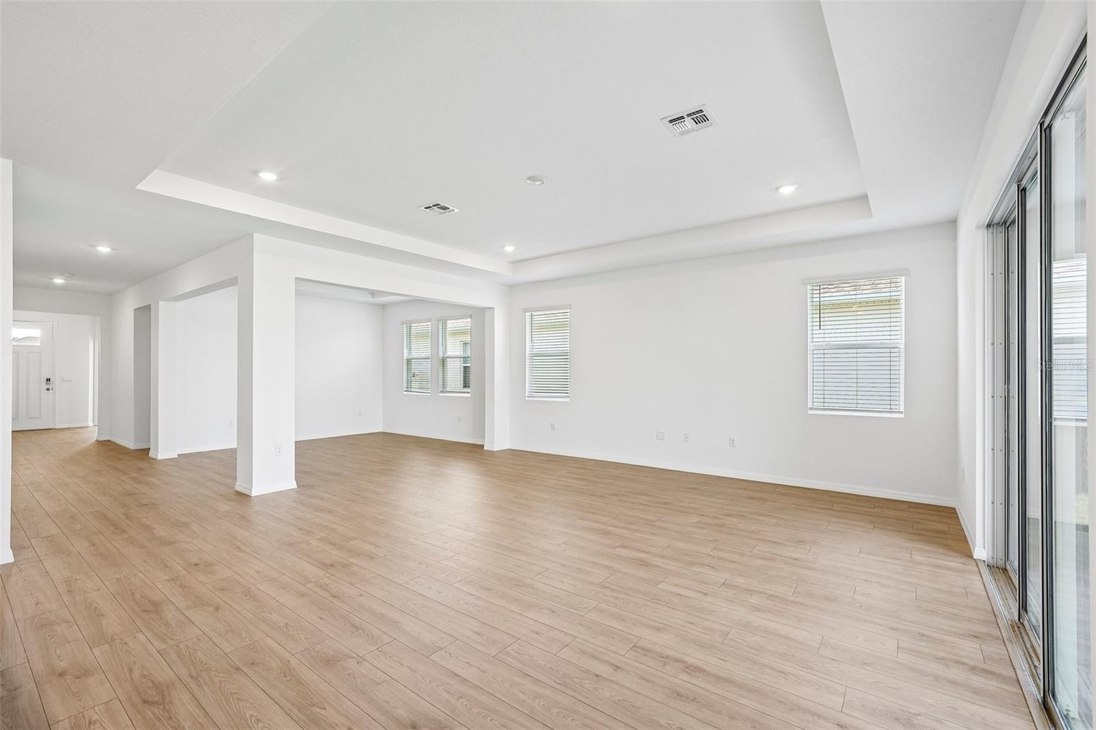 Image 6 of 53 For 4668 Barberry Avenue