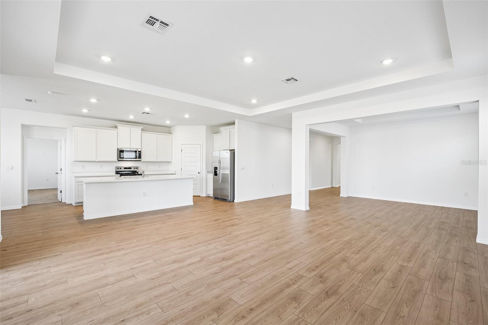 Image 8 of 53 For 4668 Barberry Avenue