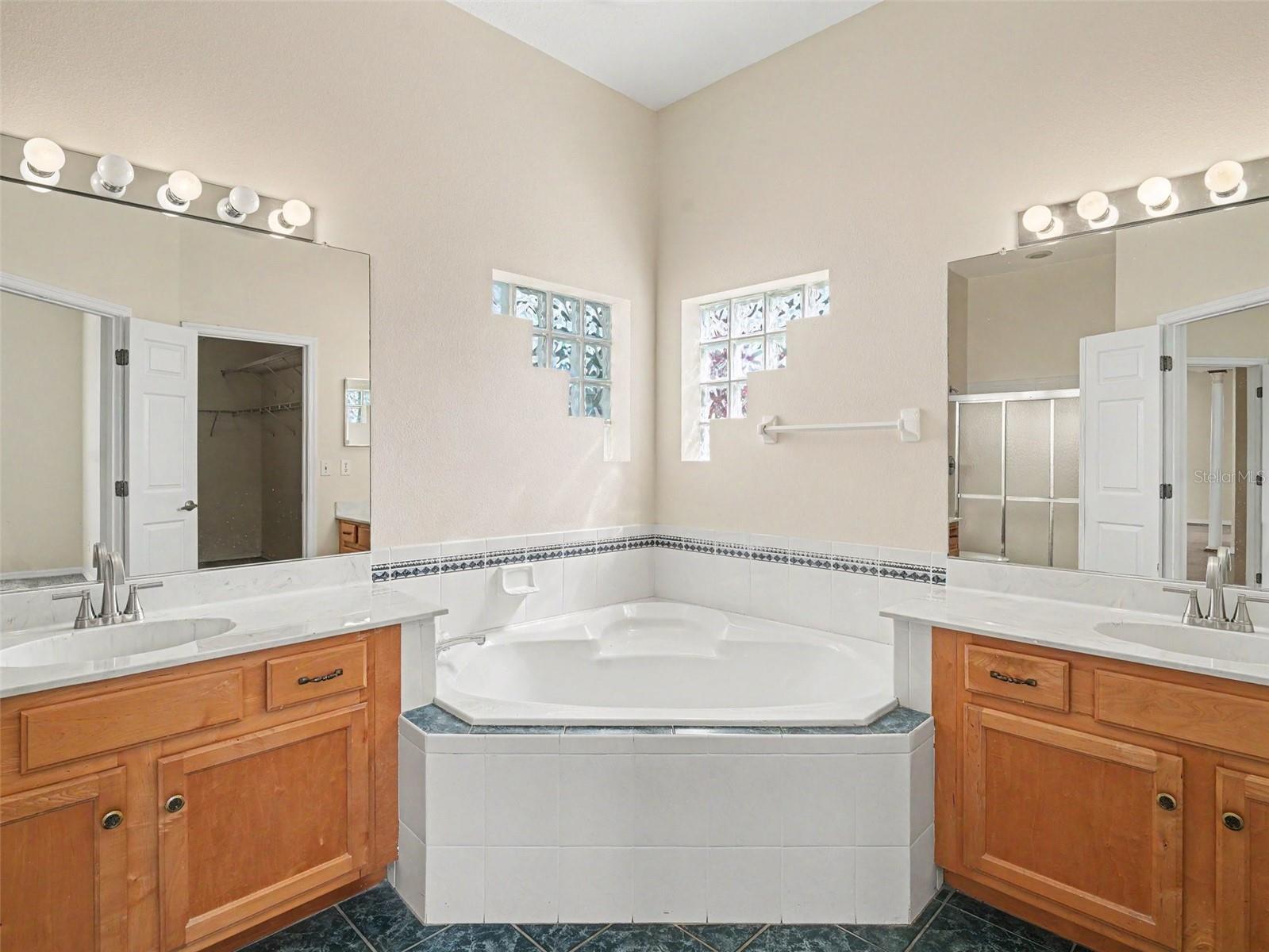 Image 12 of 17 For 4940 Thames Lane