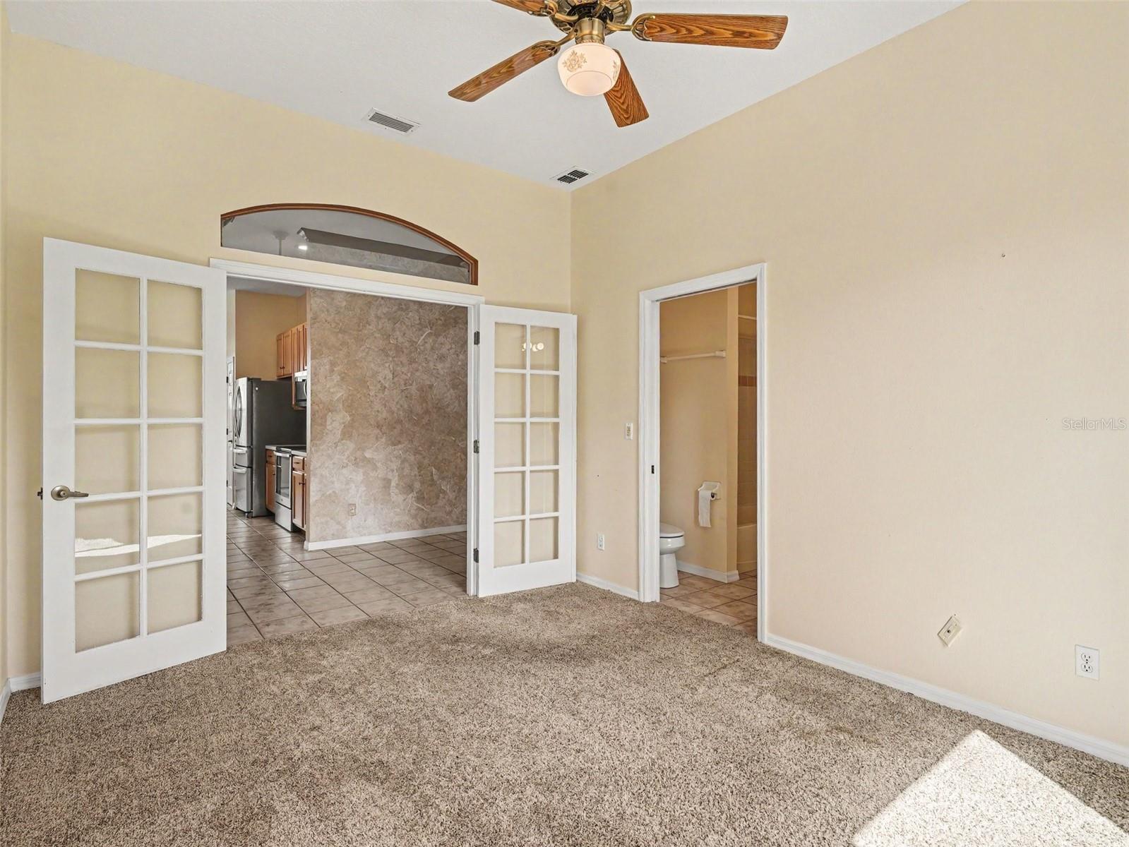 Image 4 of 17 For 4940 Thames Lane