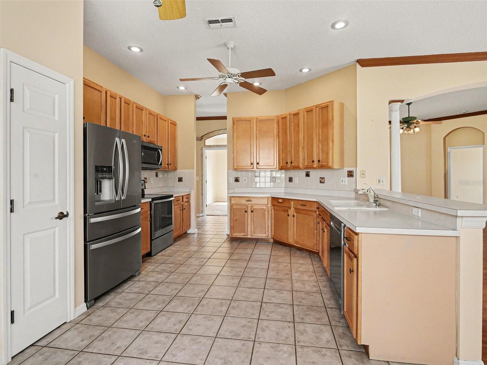 Image 7 of 17 For 4940 Thames Lane